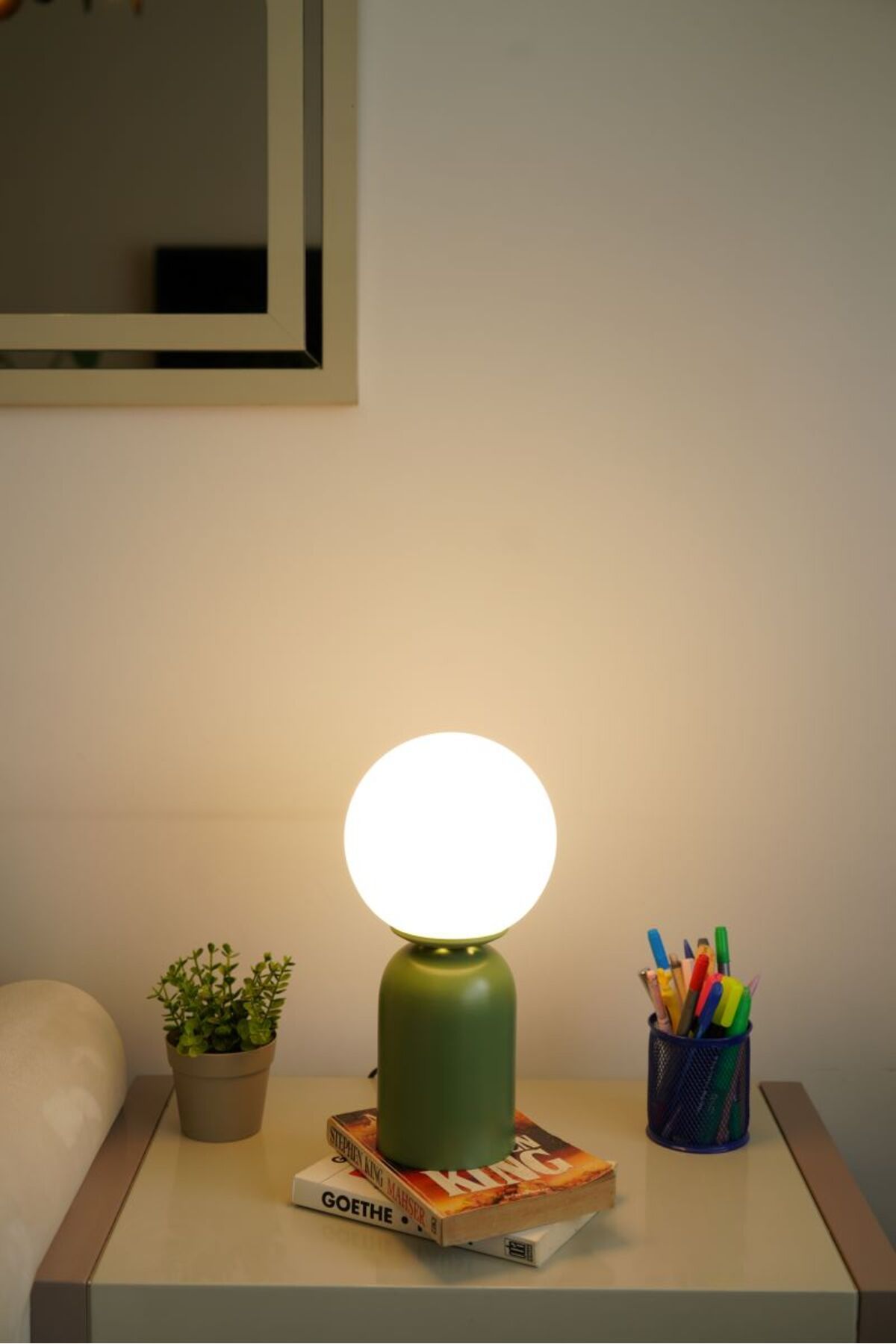 retro home design Yeşil Ayaklı Beyaz Opal Camlı Masa Lambası Abajur 1 Adet Salon Yatak Odası
