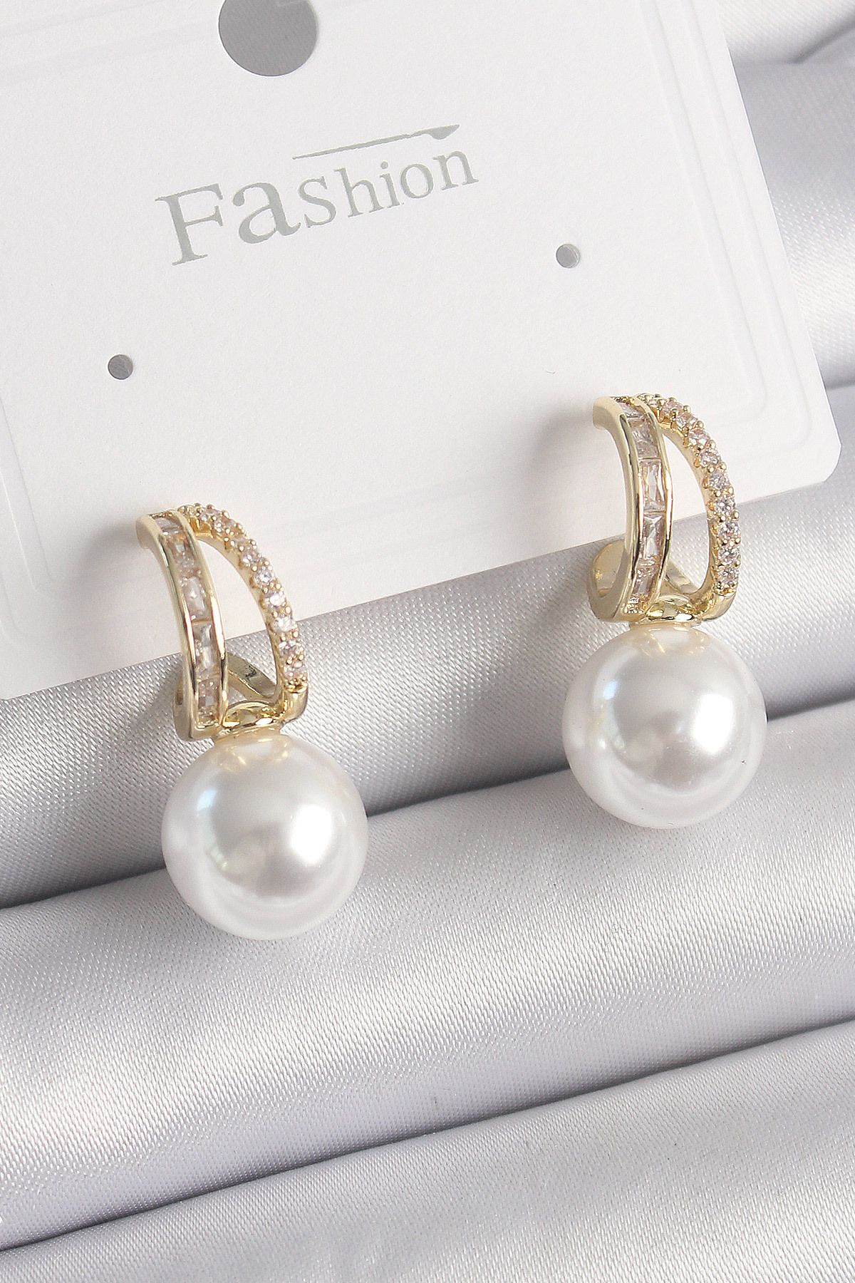 BZK ACCESSORİES Pirinç Gold Renk Zirkon Taşlı Halka İncili Kadın Küpe