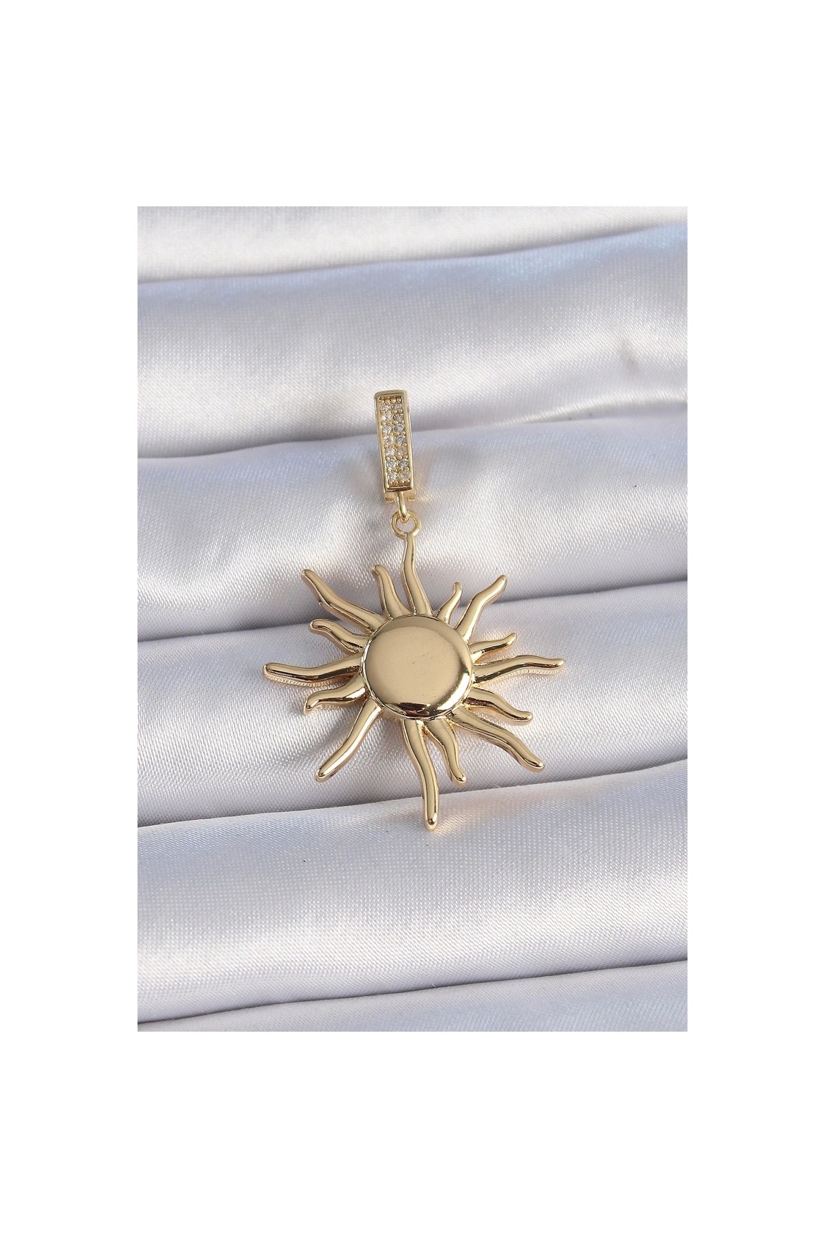 Narnuga Pirinç Gold Renk Zirkon Taş Detaylı Güneş Model Ajda Charm - TJ-BC1008