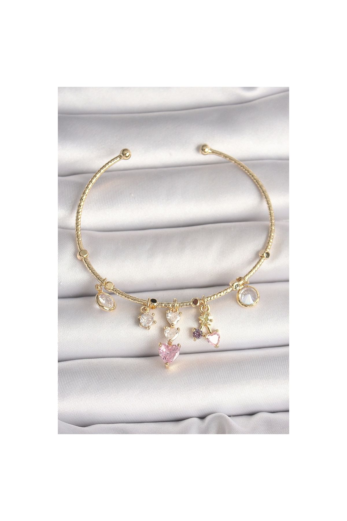 Narnuga Pirinç Gold Renk Sallantı Zirkon Taşlı Kalp Figür Pembe Kalp Detay Charm Kadın Bileklik - TJ-BB6897