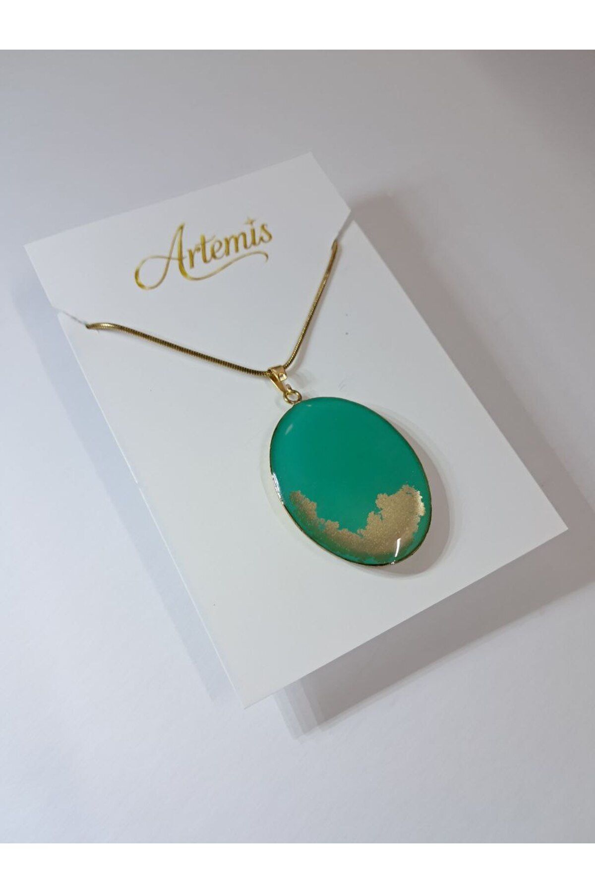 ARTEMİS Pirinç Tabanlı Oval Reçine Kolye