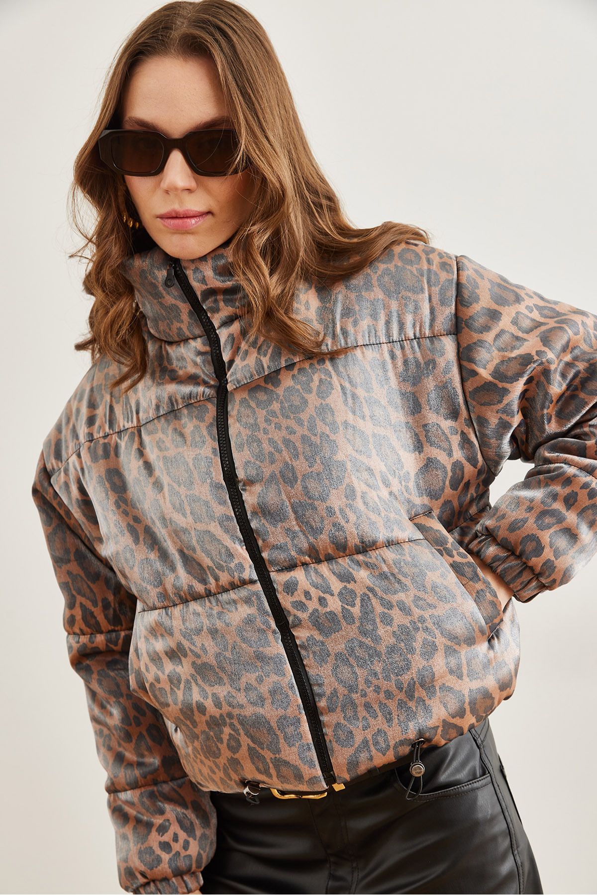 Olalook-Dámská kávová leopardí bunda lesklá s kapsami Mnt- 19000046 8
