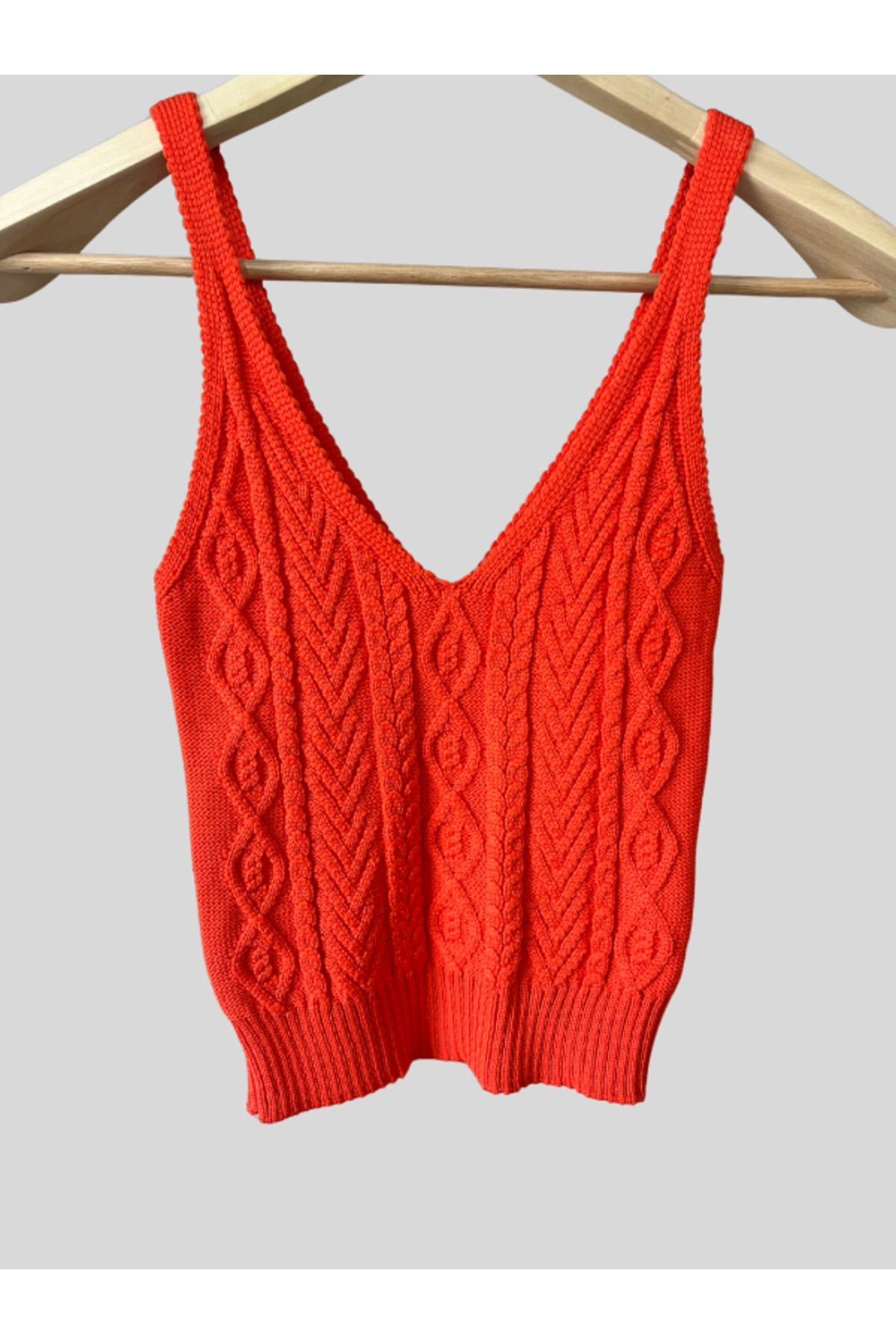 Damla Slim Fit Dar Kesim V Yaka Askılı Örgü Kroşe Atlet