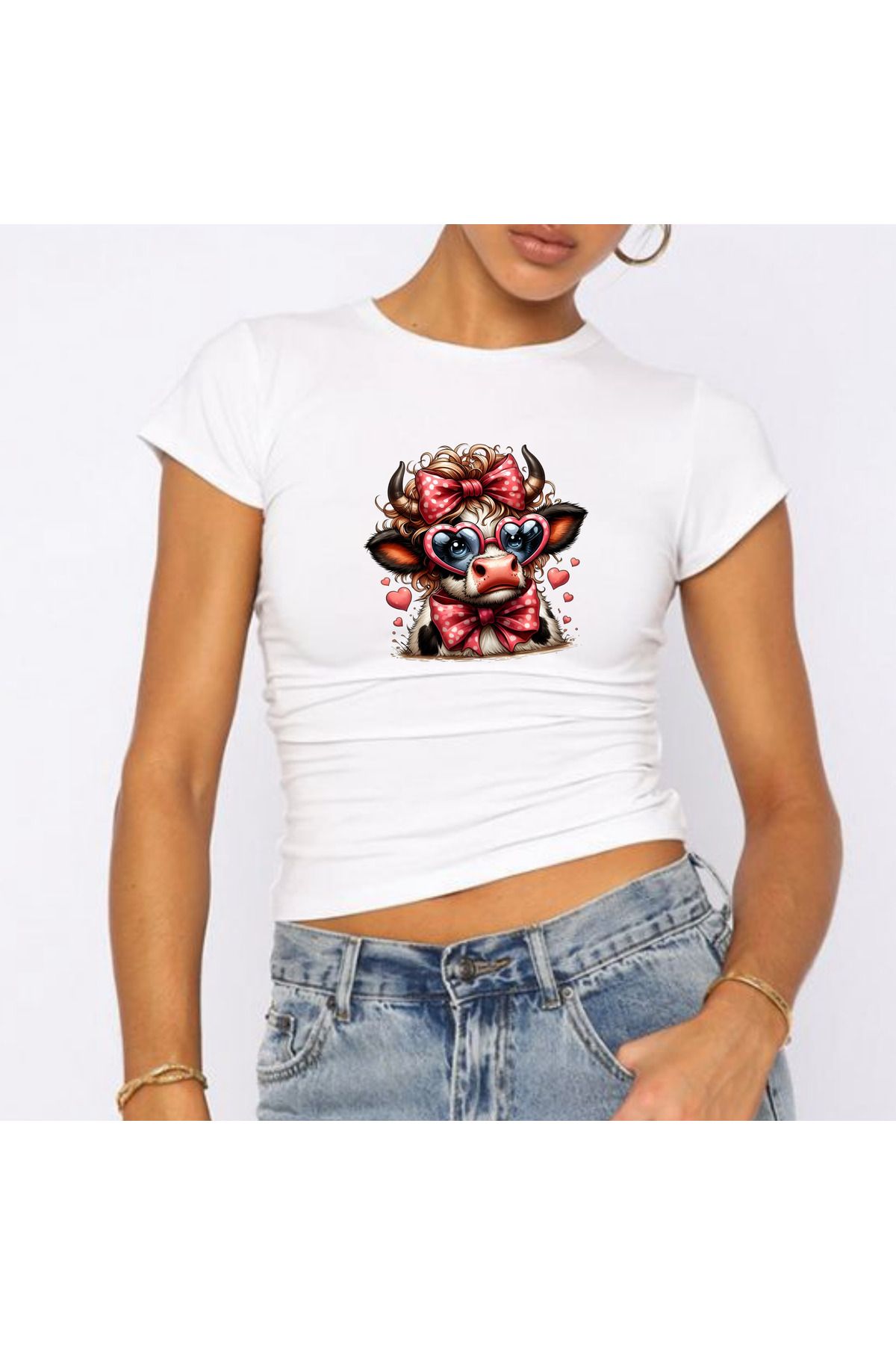 JadenJoy Gözlüklü Sosyetik İnek Figürlü Beyaz Baby Tee Crop