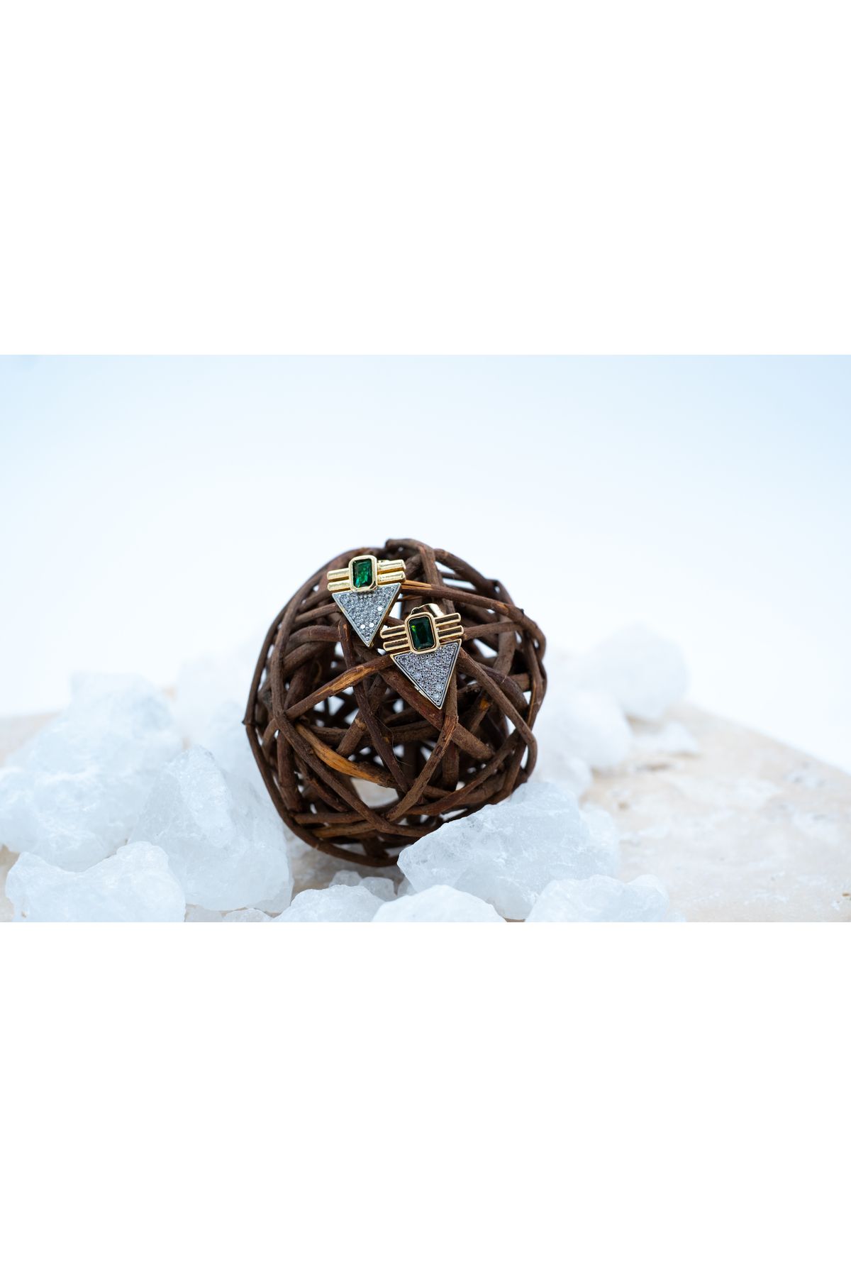 ATELİER BEREN Emerald Art Deco – Üçgen Formlu Zümrüt Zirkon Gold - Silver Taşlı Küpe