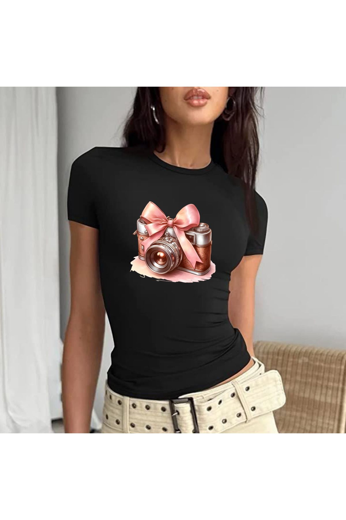 JadenJoy Fiyonklu Kamera Figürlü Beyaz Baby Tee Crop