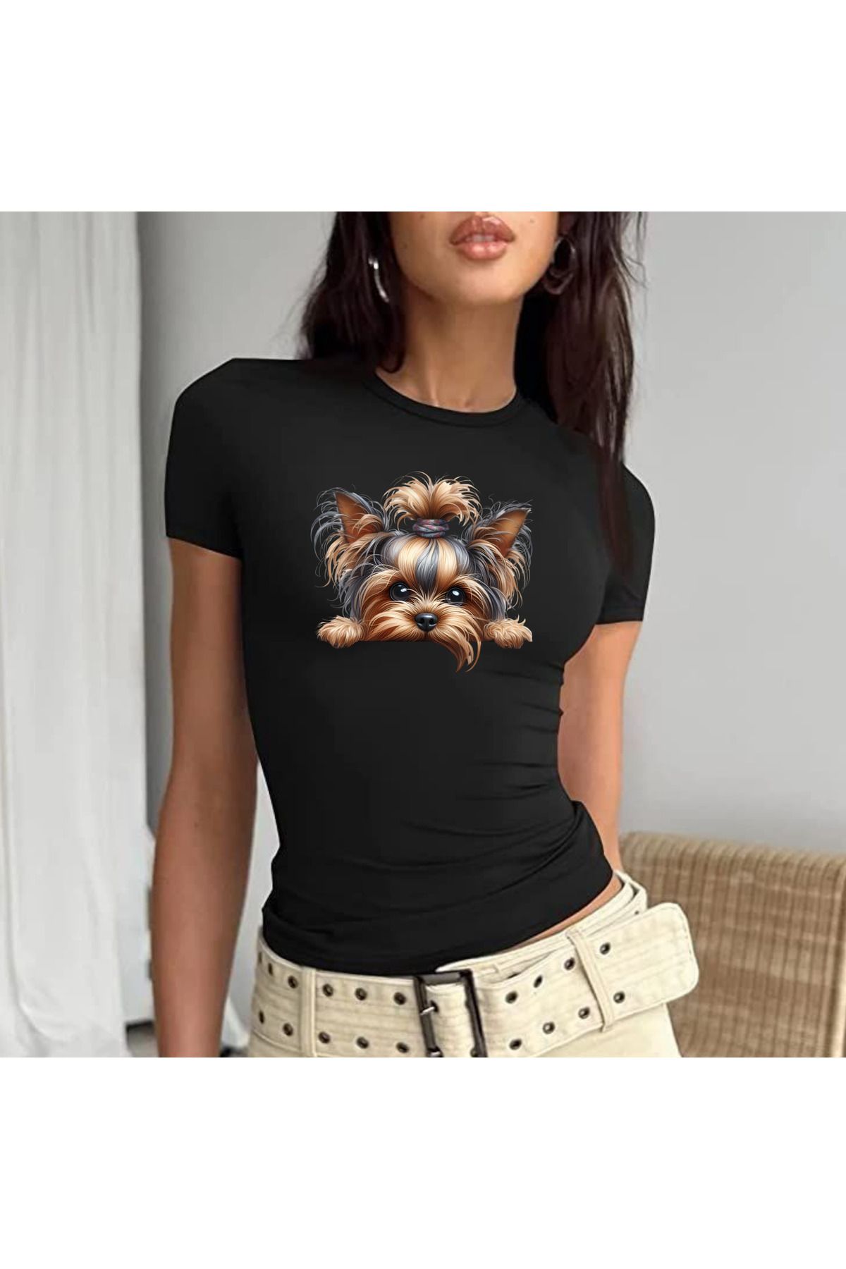 JadenJoy Meraklı Bakan Köpekçik Figürlü Beyaz Baby Tee Crop