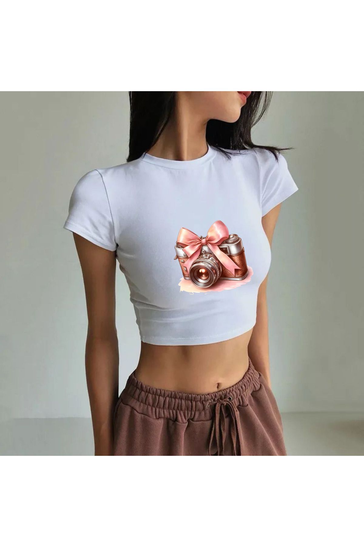JadenJoy Pembe Fiyonlu Fotoğraf Makinesi Desenli Beyaz Crop