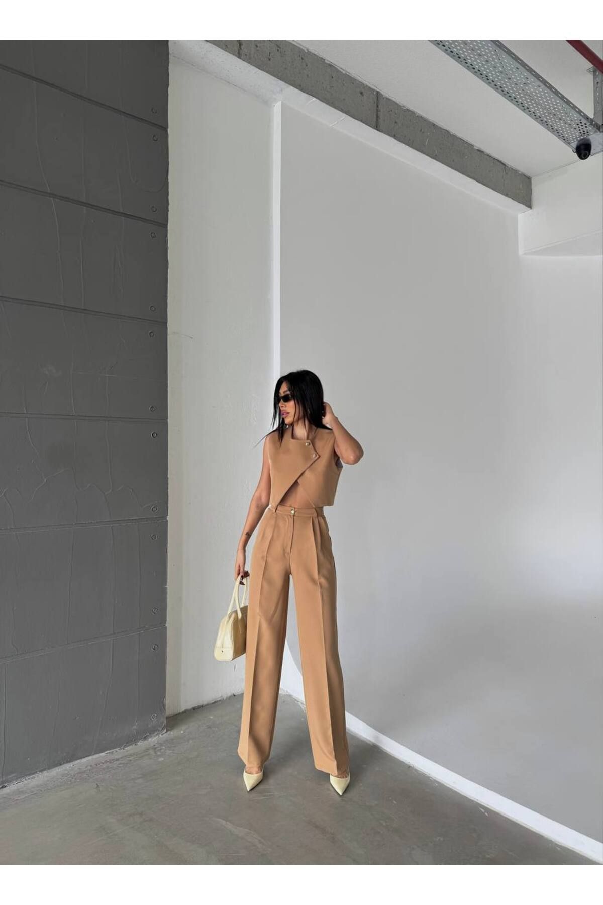 Castivo Fashion Asimetrik Düğme Detaylı Crop Yelekli Yüksek Bel Palazzo Takım