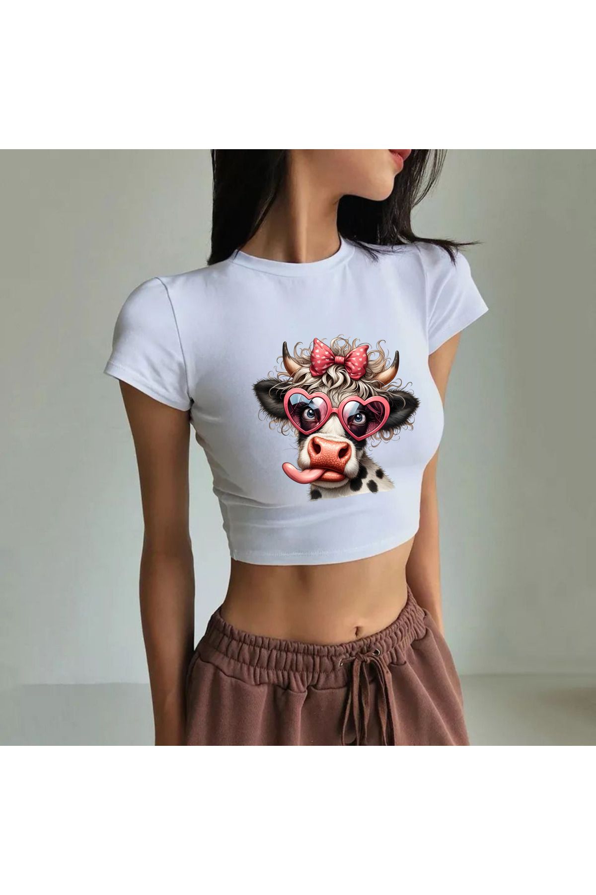 JadenJoy Kalp Gözlüklü Dil Çıkaran Şebek İnek Desenli Beyaz Crop