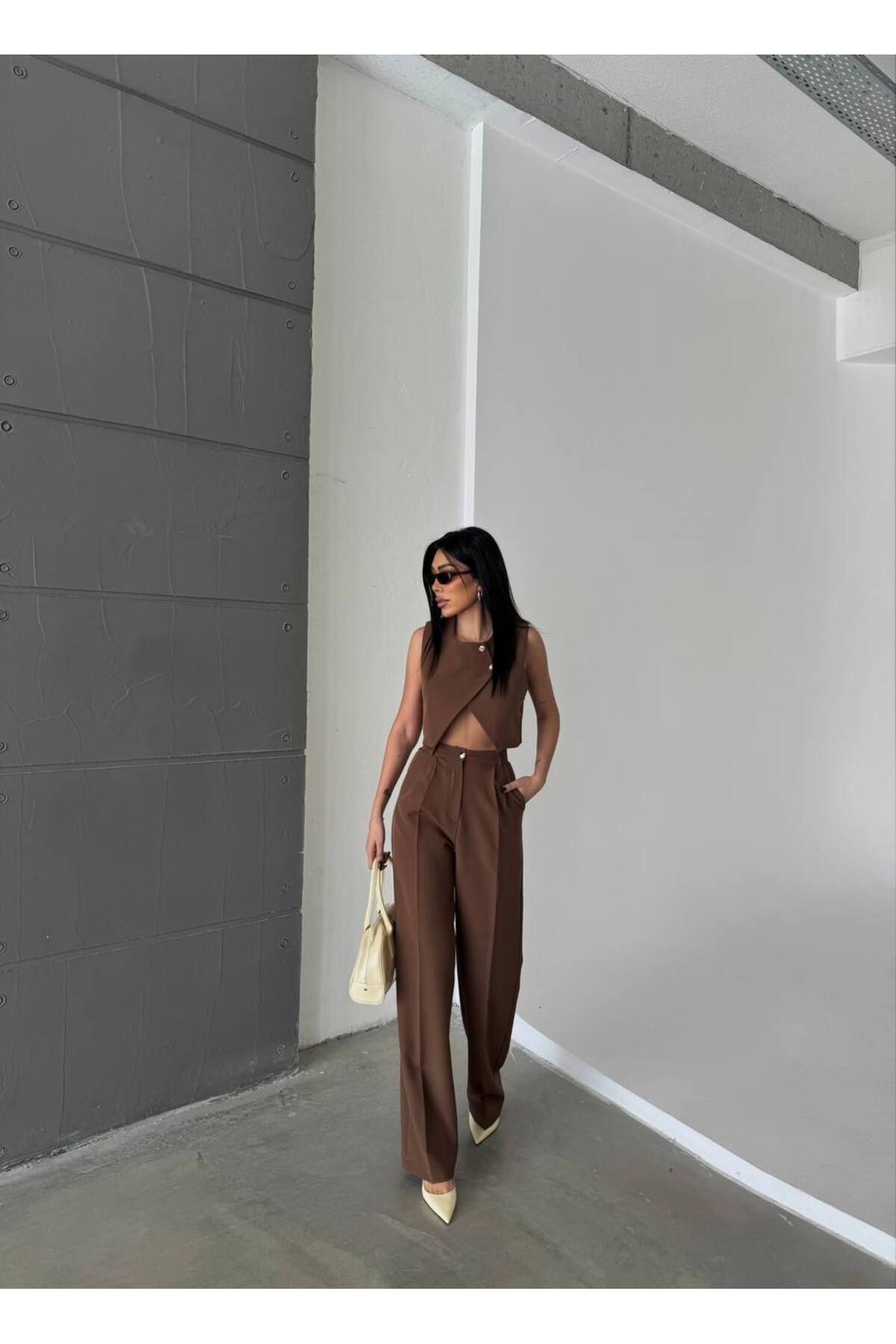 Castivo Fashion Asimetrik Düğme Detaylı Crop Yelekli Yüksek Bel Palazzo Takım