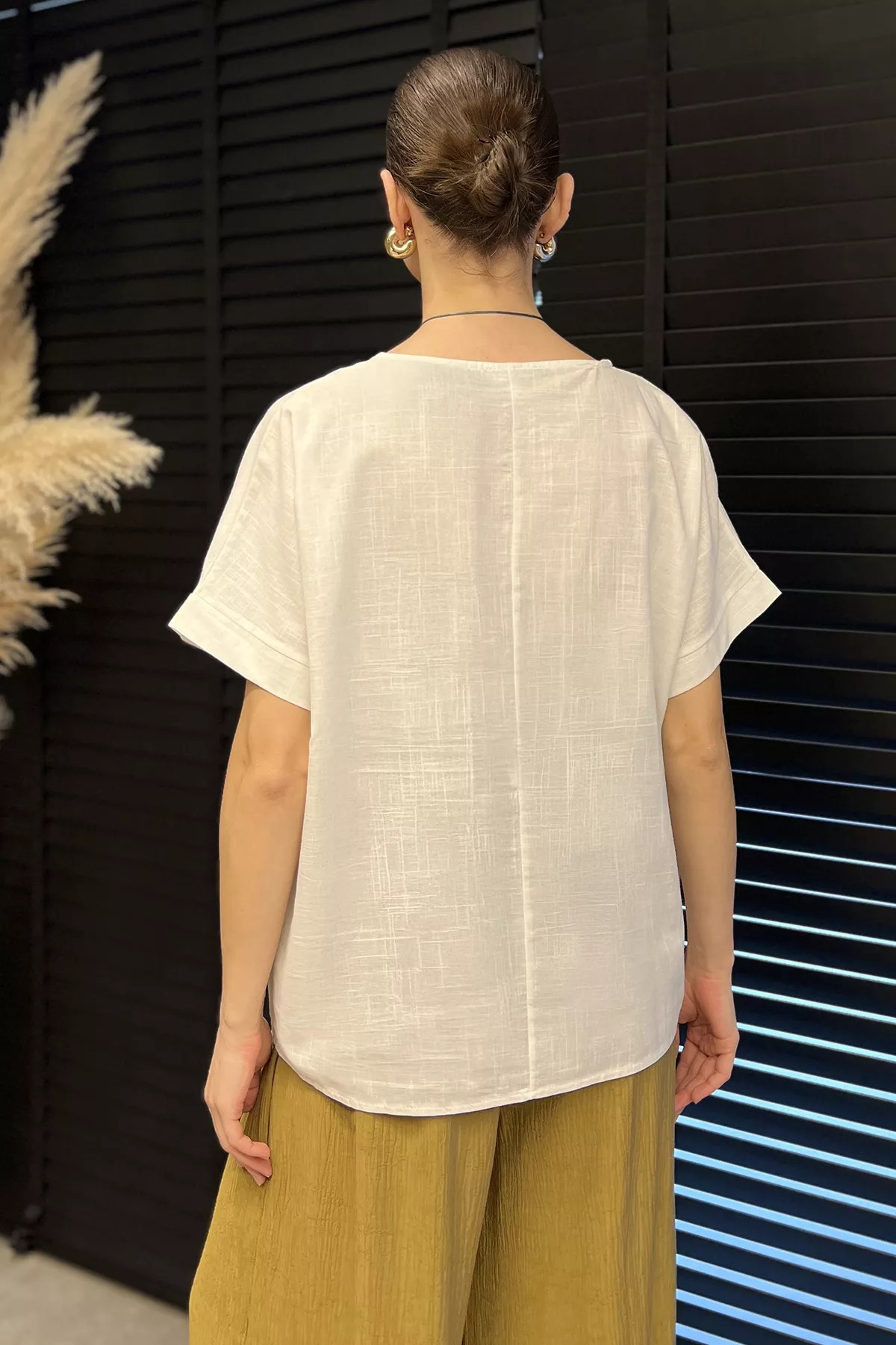 GÜLSELİ-Cream Women's Accessory Lace Embroidered Linen Blouse 3