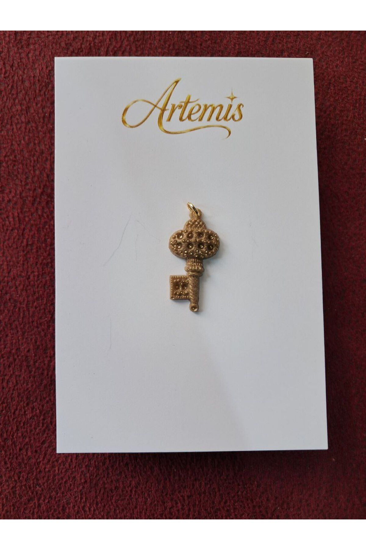 ARTEMİS El Yapımı Anahtar Tasarımlı Reçine Kolye