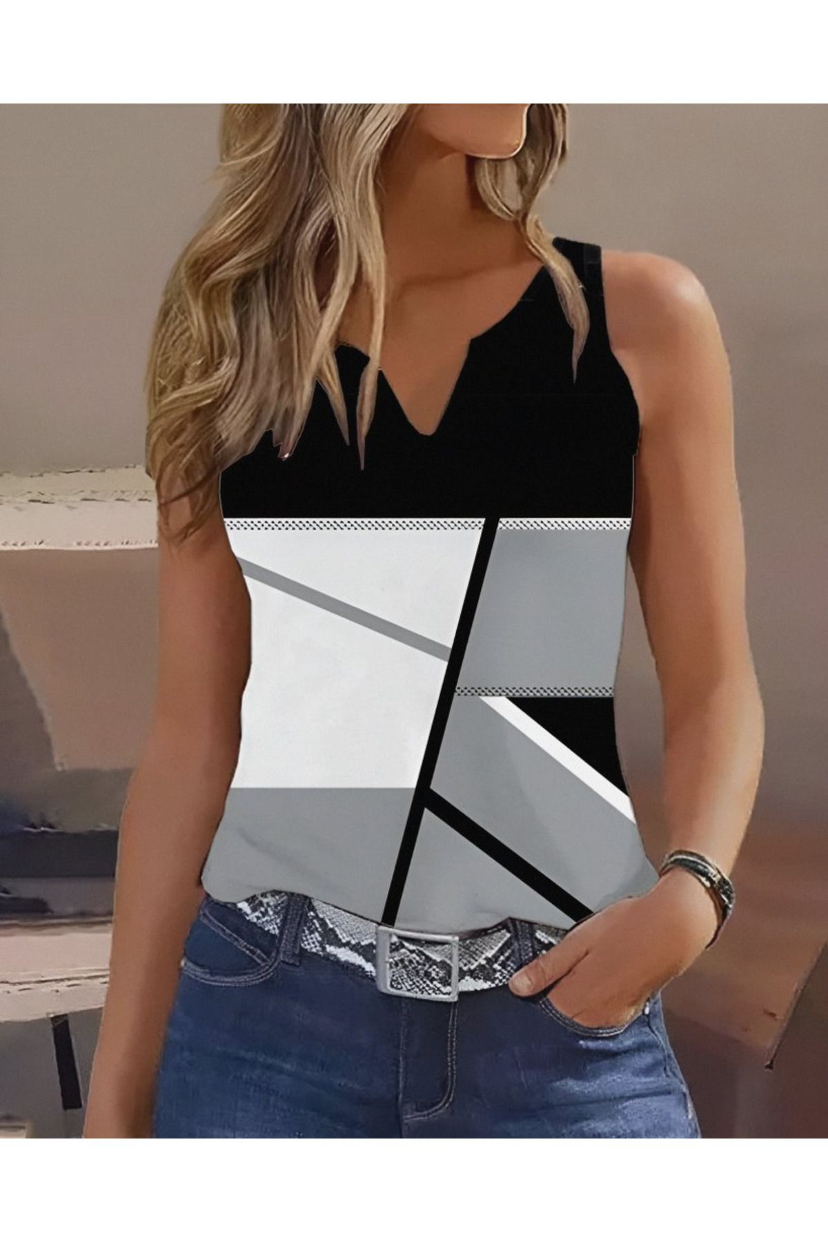 ARUZ MODA Kadın Kolsuz V Yaka Mikro Bluz