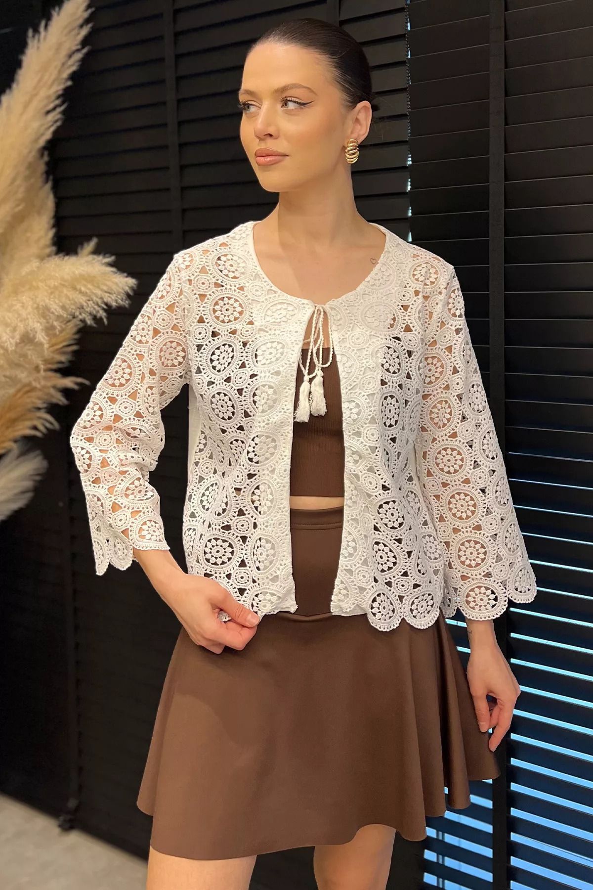 GÜLSELİ Krem Yaka Bağlamalı Dantel İşlemeli Kadın Keten Hırka