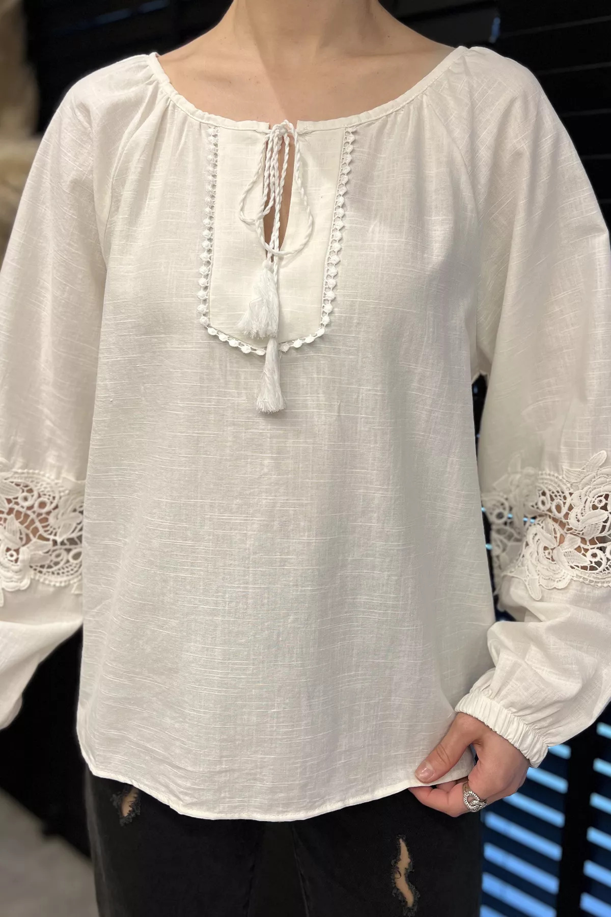 GÜLSELİ-Cream Collar Tie Sleeve Linen Blouse with Scallop Detail 4