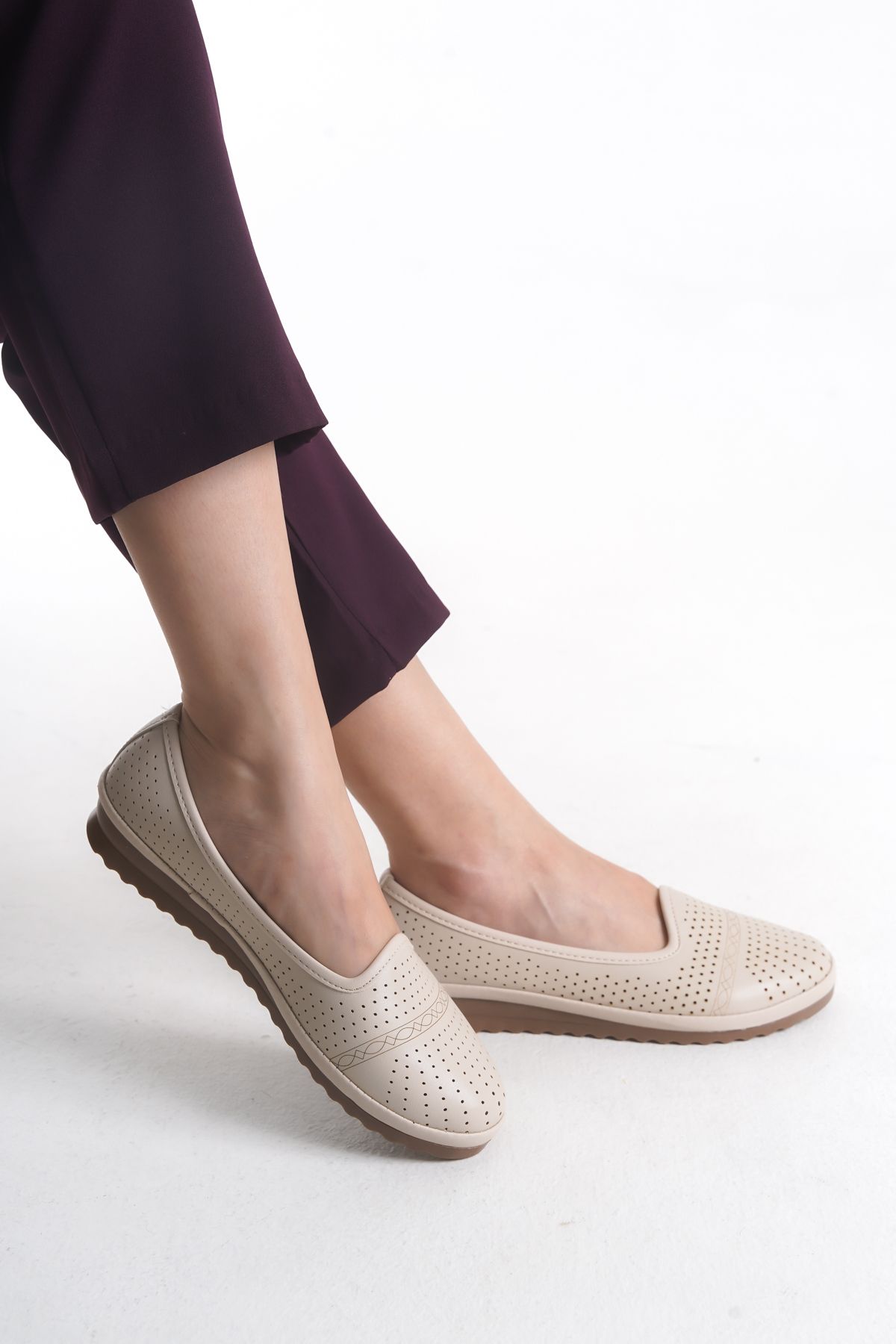 VONJE 410 Bej Dolgu Topuk Comfort Casual Kadın Babet