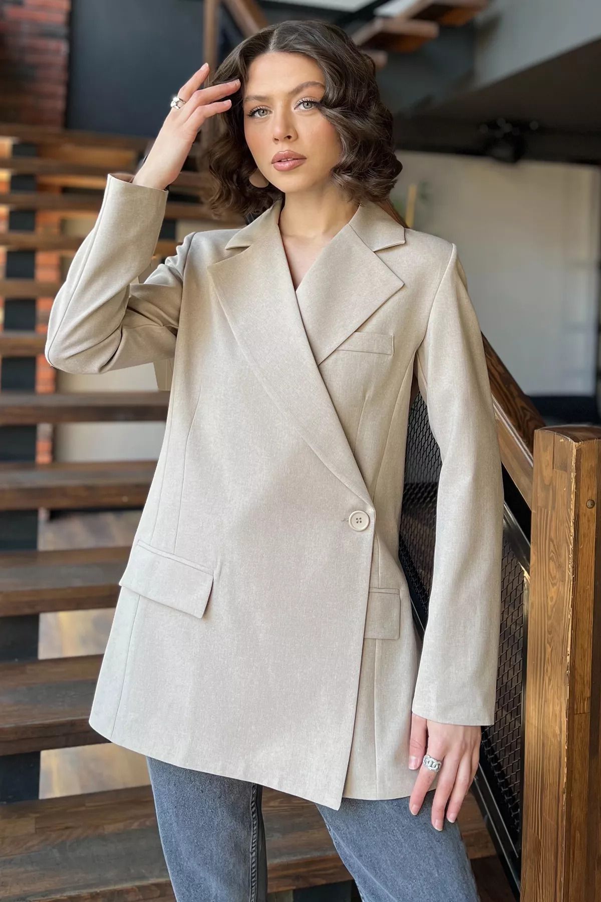 GÜLSELİ Bej Yan Yırtmaçlı Astarlı Kadın Blazer Ceket