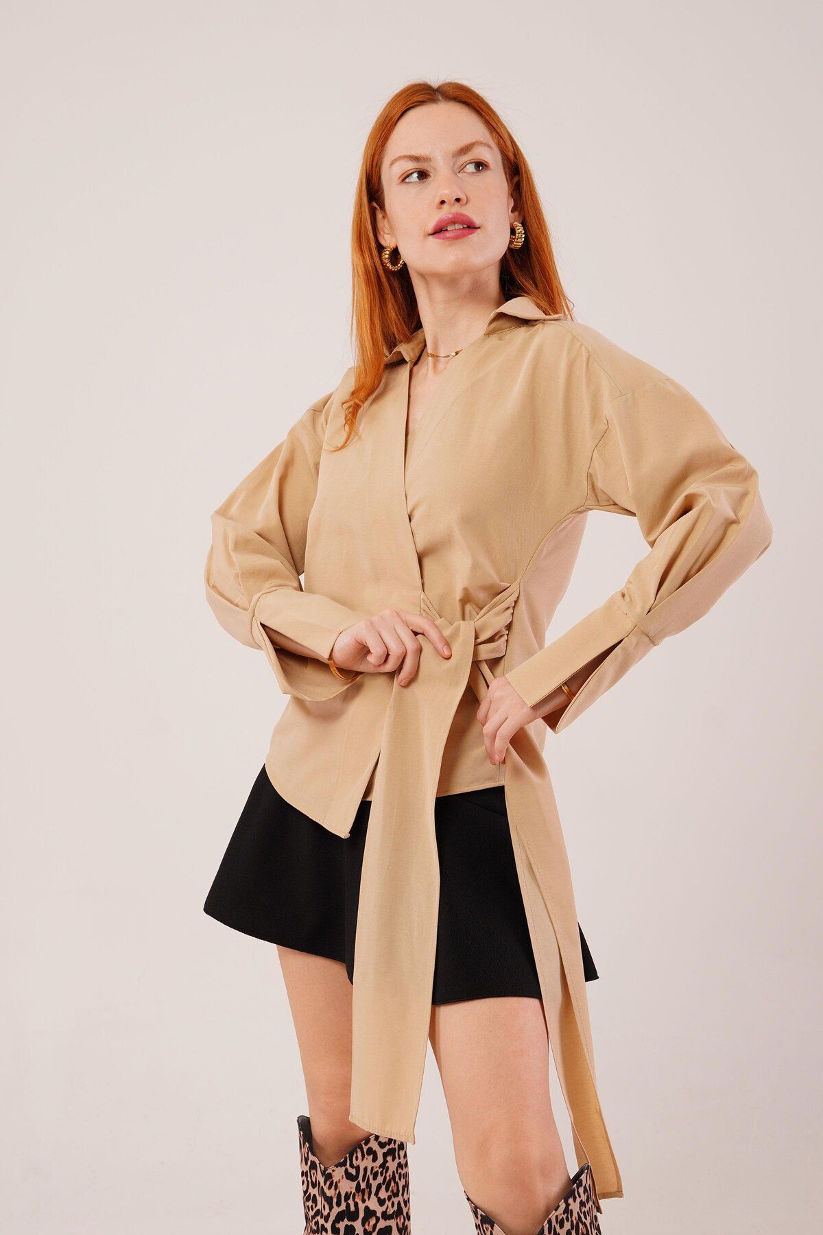 ARUZ MODA Kruvaze Yaka Yandan Bağlama Detaylı Camel Gömlek