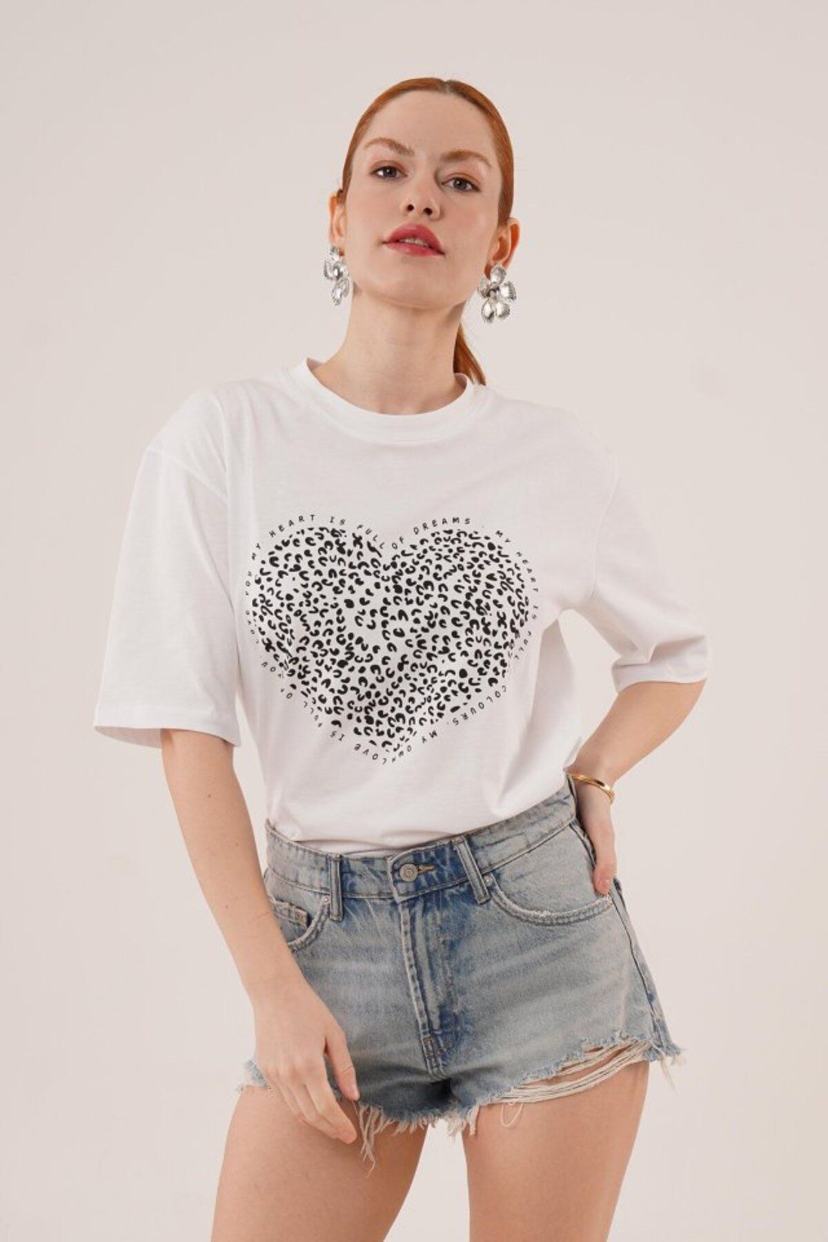 ARUZ MODA Kalp Baskılı Crop Beyaz Tişört
