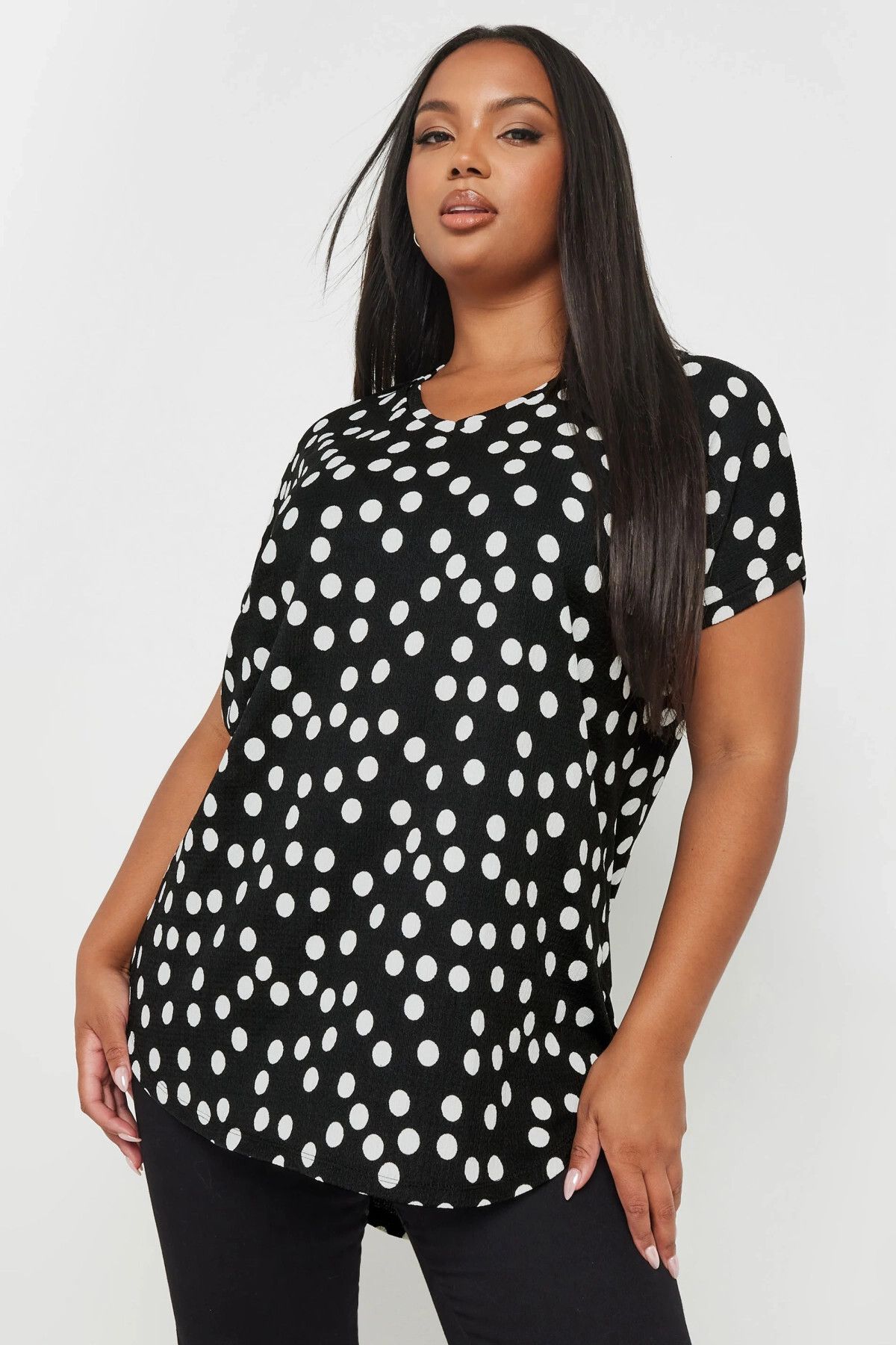 Stil Diva Büyük Beden V Yaka Kısa Kollu Puantiye Desenli Bluz 303496