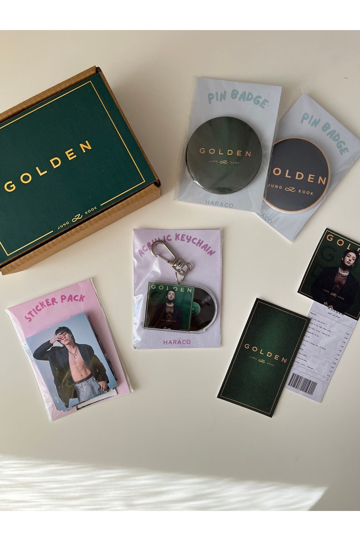 Hara Company BTS Jungkook Golden Album Set ( Rozet, Anahtarlık, Sticker Paketi )