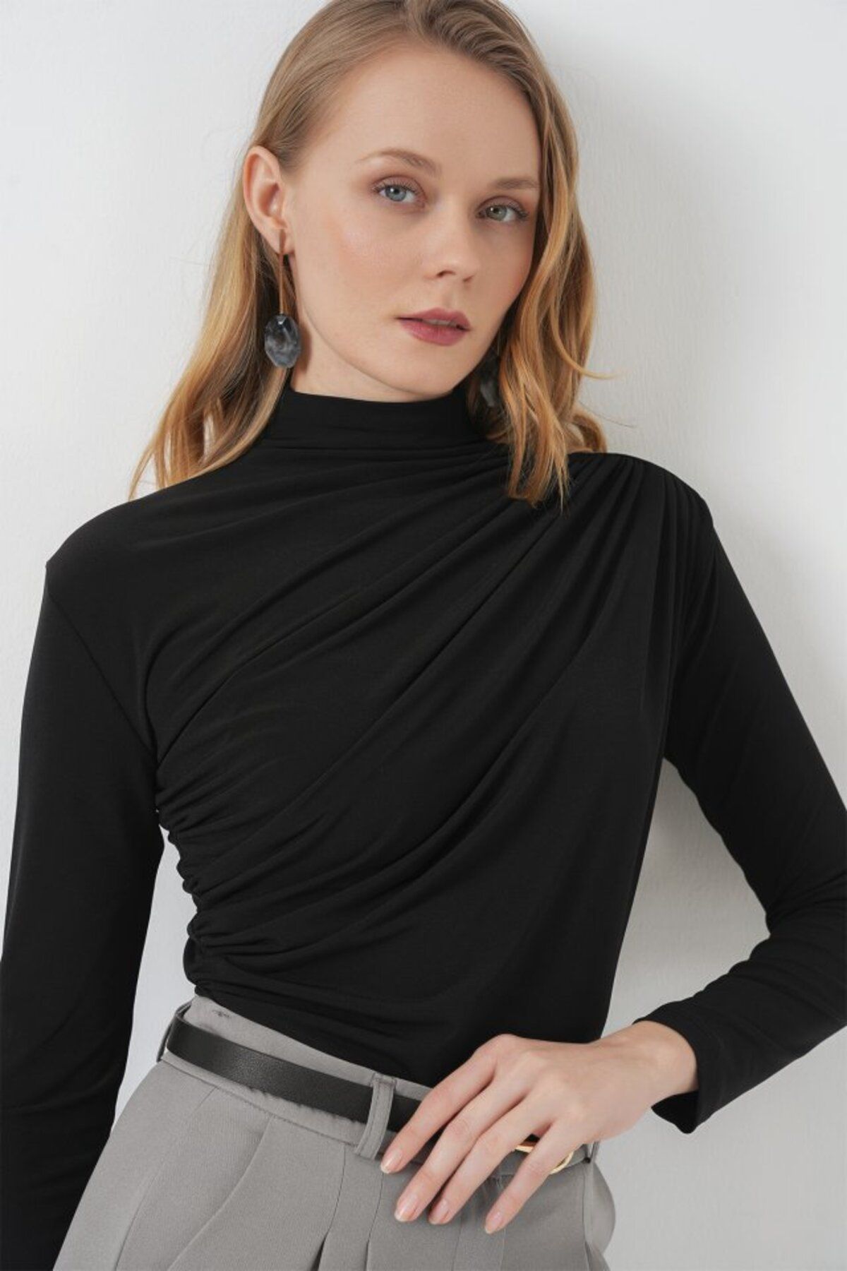 ARUZ MODA 925 Büzgü Detaylı Sandy Bluz - Siyah