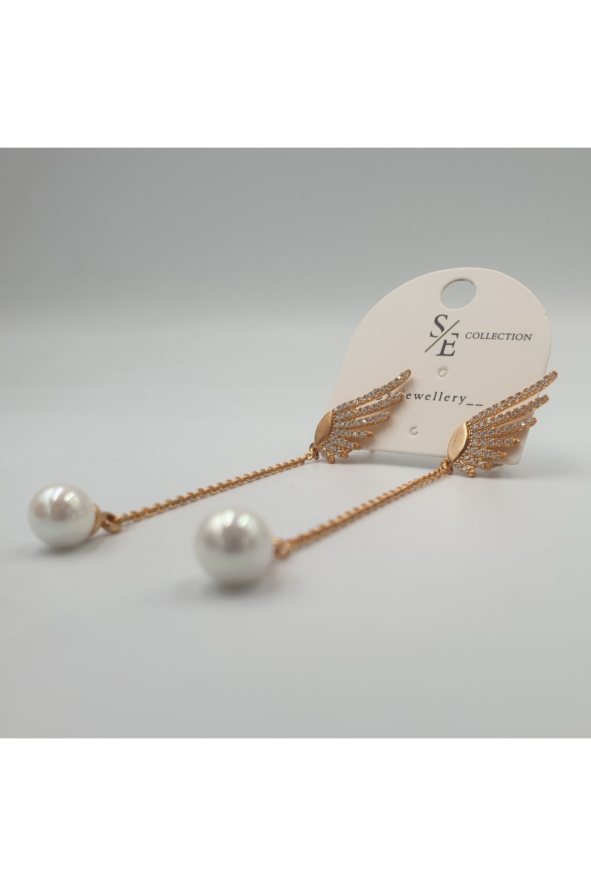 SE Jewellery Collection Selin Ersoy Rose Renk Zirkon Taşlı Şık Kanat Detaylı İnci Sallantılı Xuping Küpe
