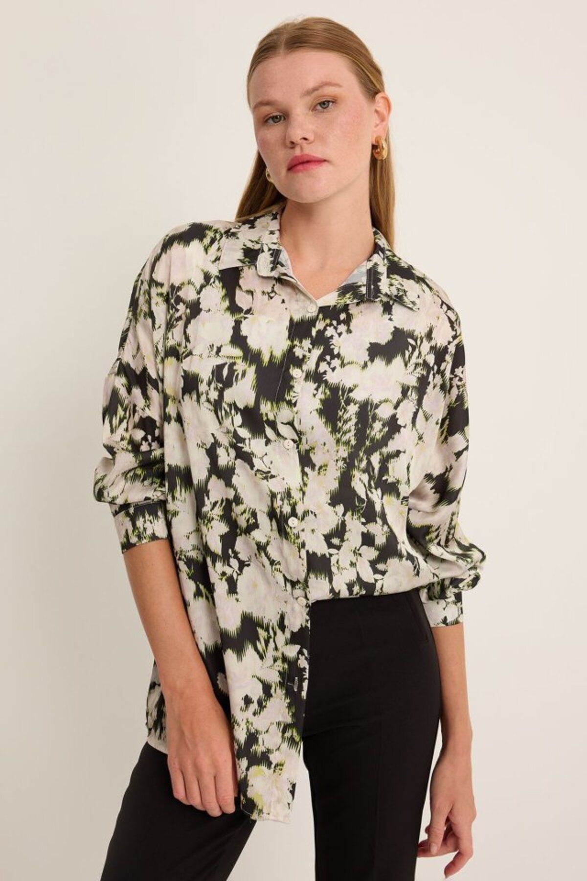 ARUZ MODA Yeşil Siyah Çiçek Desenli Oversize Saten Gömlek 3985