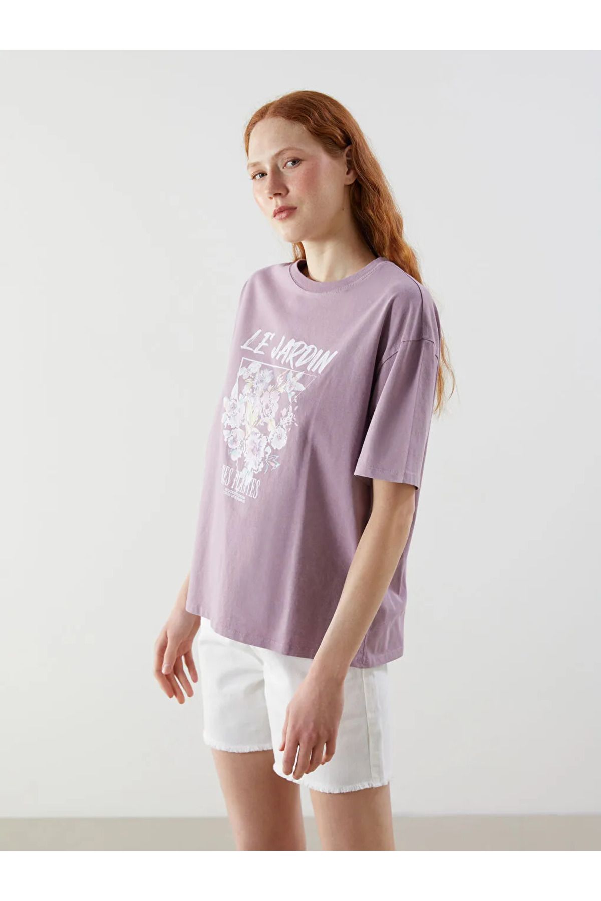 LC Waikiki LCW Vision Lila Bisiklet Yaka Çiçekli Oversize Kadın Tişört