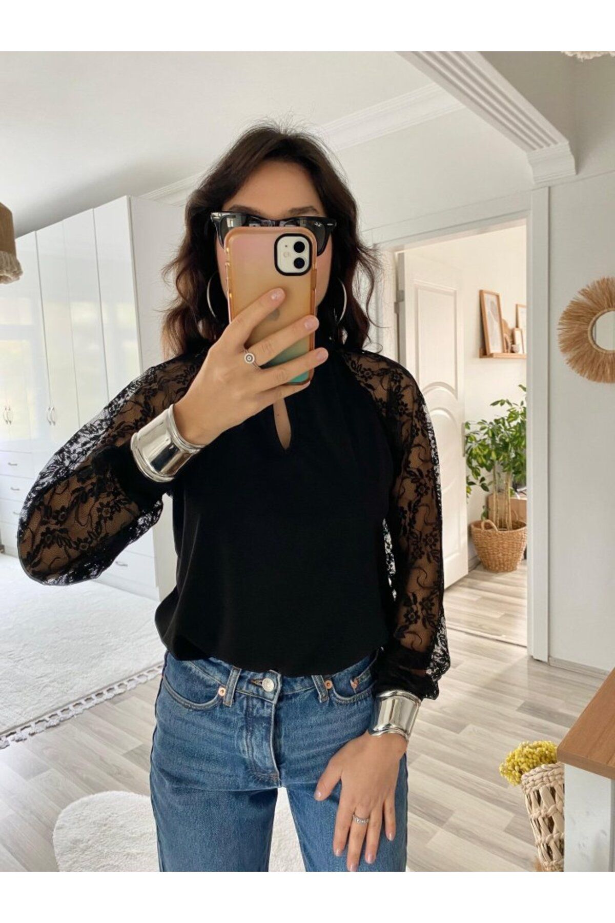 ARUZ MODA Kadın Uzun Kollu Göğüs Pencere Detay Yaka Boğazlı Kolları Tüllü Sandy Bluz