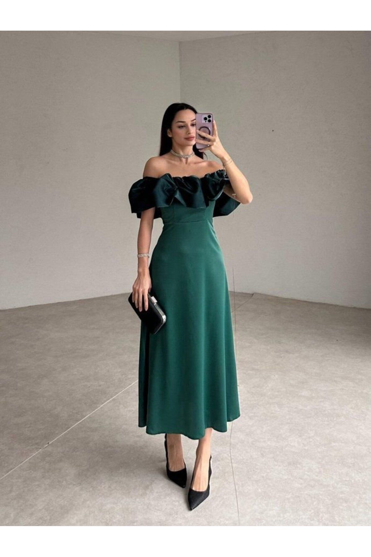 ARUZ MODA Zümrüt Omuz Büzgülü Saten Elbise