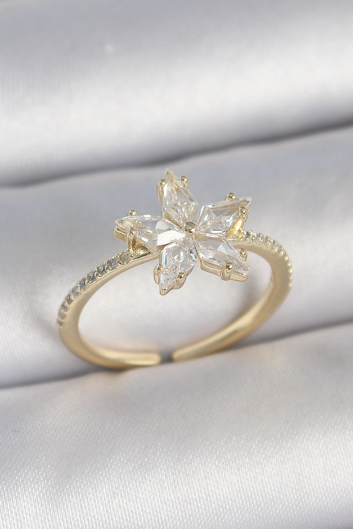 Goşenefmafe Pirinç Gold Renk Zirkon Taşlı Yıldız Model Ayarlanabilir Kadın Yüzük