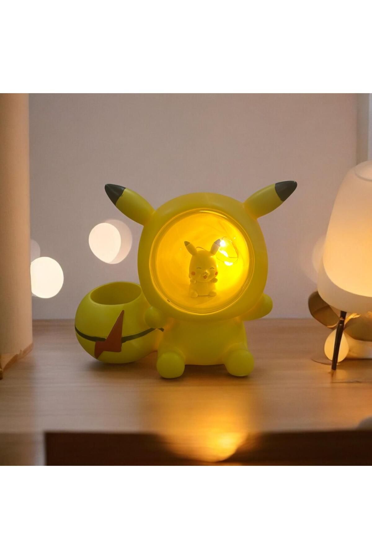 VEYORA Pokemon Pikachu Kalemlikli LED Işıklı Gece Lambası Dekoratif Biblo