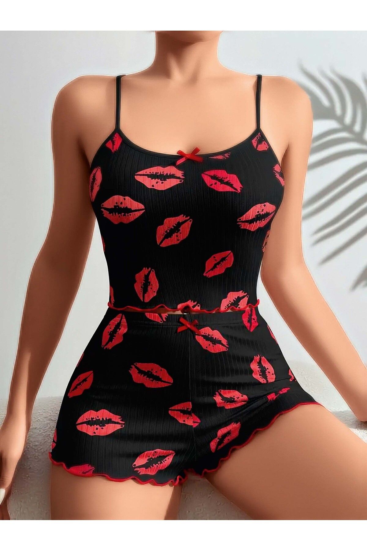 CNG fashion ÖPÜCÜK BASKILI ASKILI ŞORT CROP GECELİK PİJAMA TAKIMI