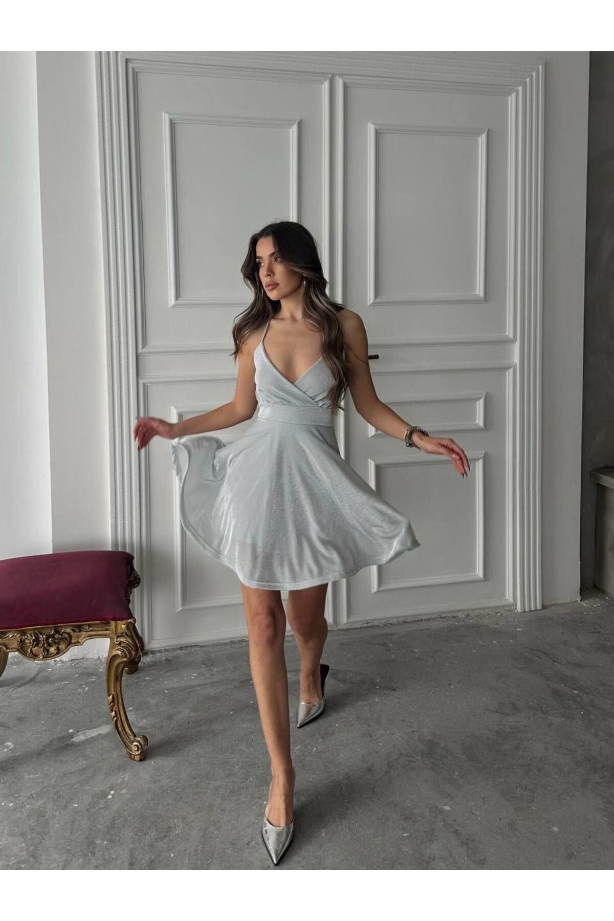 Massilayda Simli Çapraz Bağlı Mini Elbise