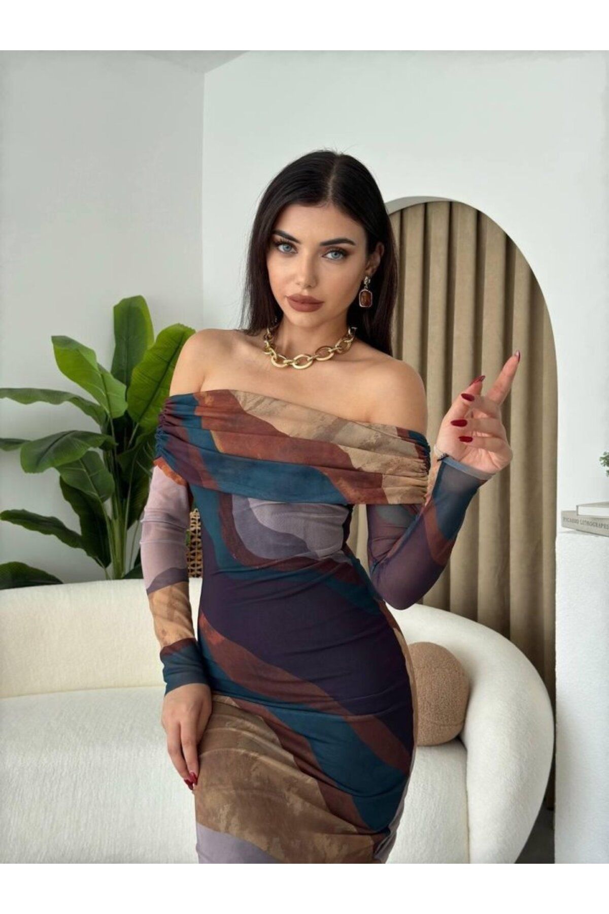 ARUZ MODA Sevilla Madonna Yaka Tül Elbise