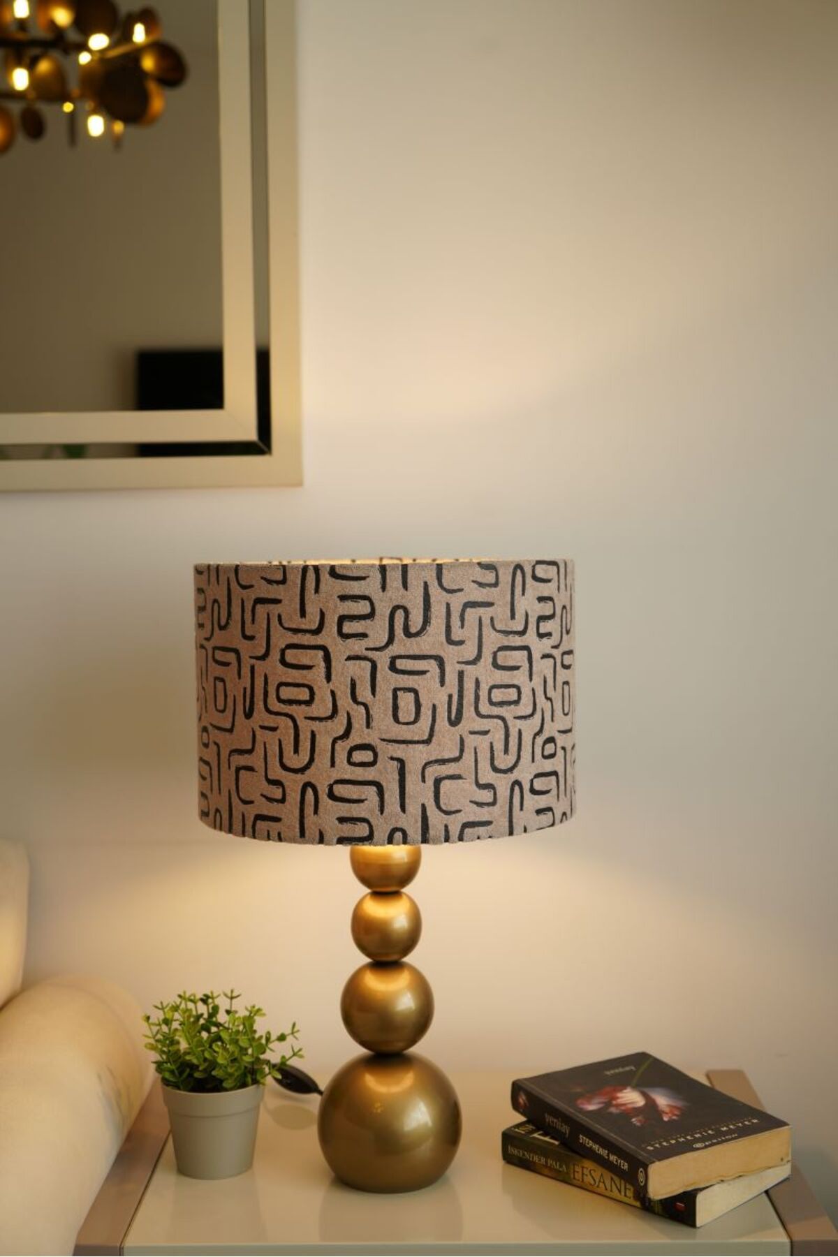 retro home design Eskitme Ayaklı Silindir Kadife Kumaşlı Labirent Desenli Masa Lambası Abajur 1 Adet Salon Yatak Odası