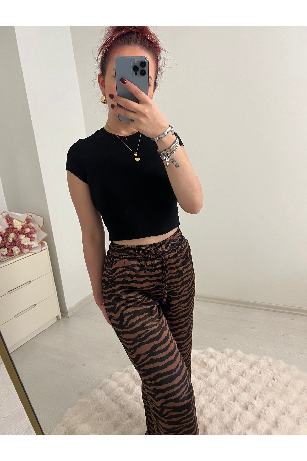 Üda Boutique Desenli beli lastikli saten pantolon