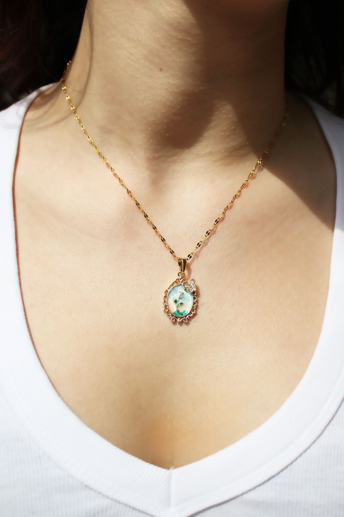 shop Gül Detaylı Altın Kaplamalı Kolye