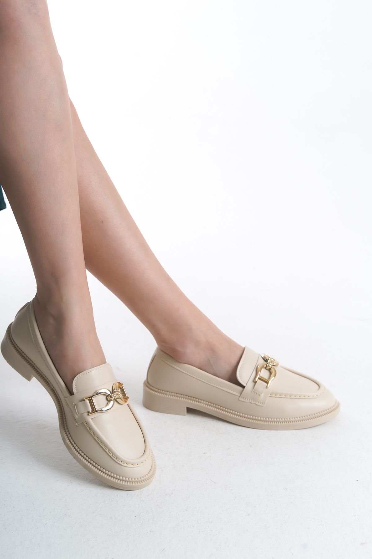 ZOLESSA Kadın Krem Loafer Gold Toka Detaylı Klasik Ayakkabı Deri Casual Günlük Şık ve Rahat Ayakkabı