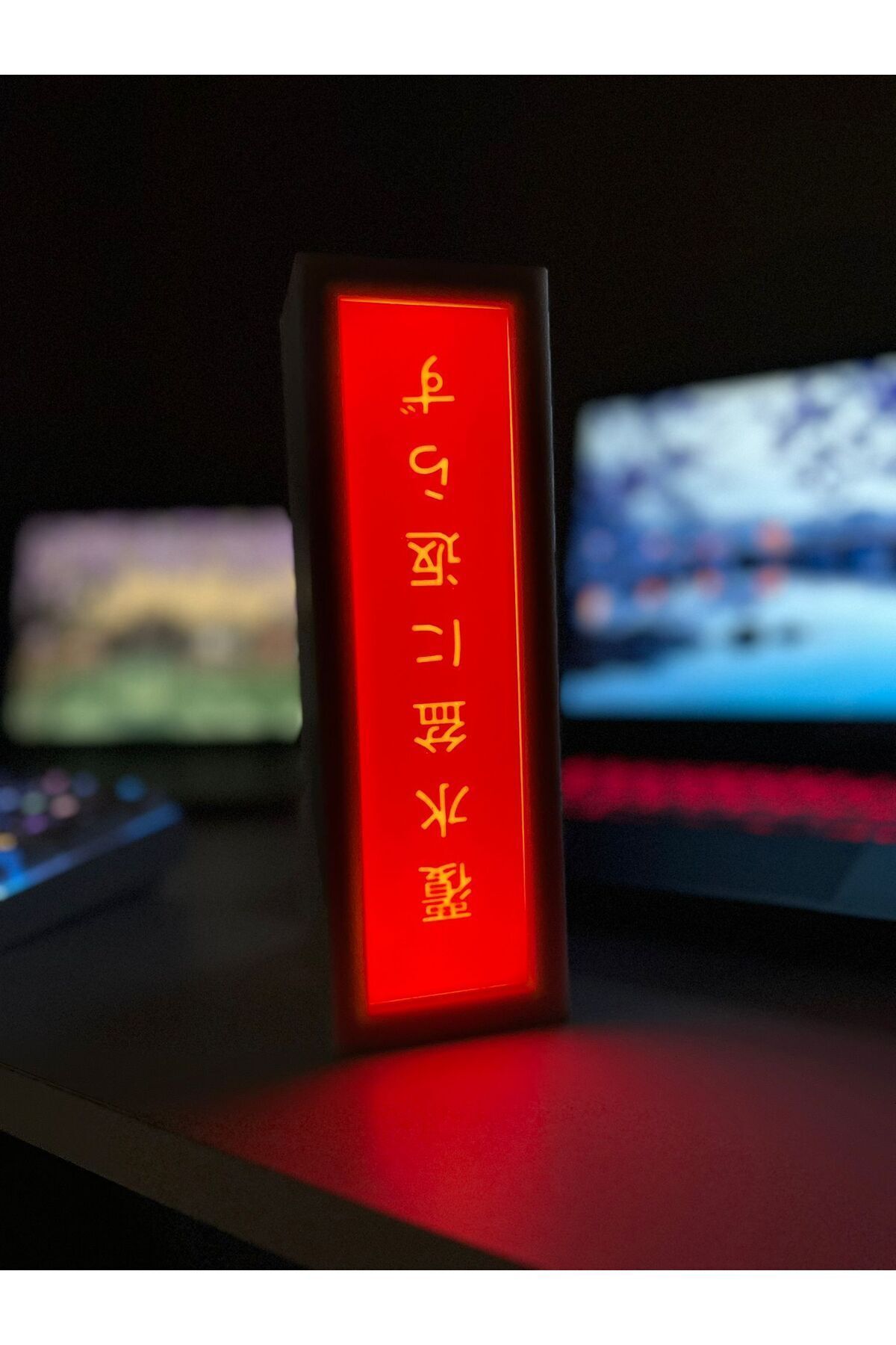 KFK Minimalist Kırmızı LED Masa Lambası - Şık ve Dekoratif Aydınlatma