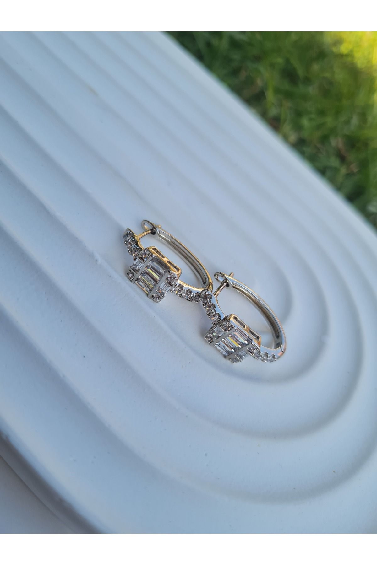 XUPİNGS JEWELRY Baget Taşlı Gümüş Renk Kadın Çelik Küpe