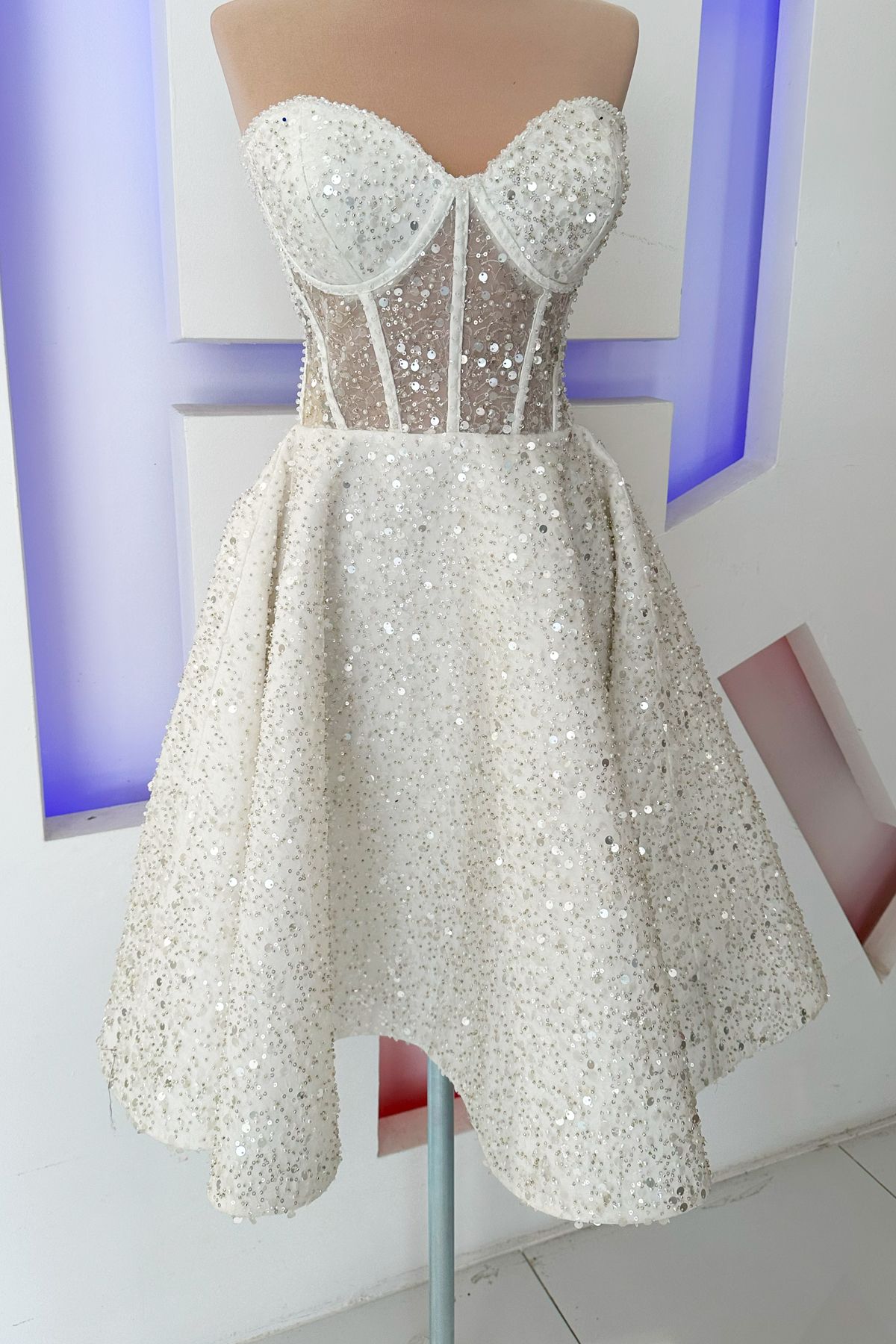 HalilModa Beyaz Straplez Yaka Mini Abiye Elbise