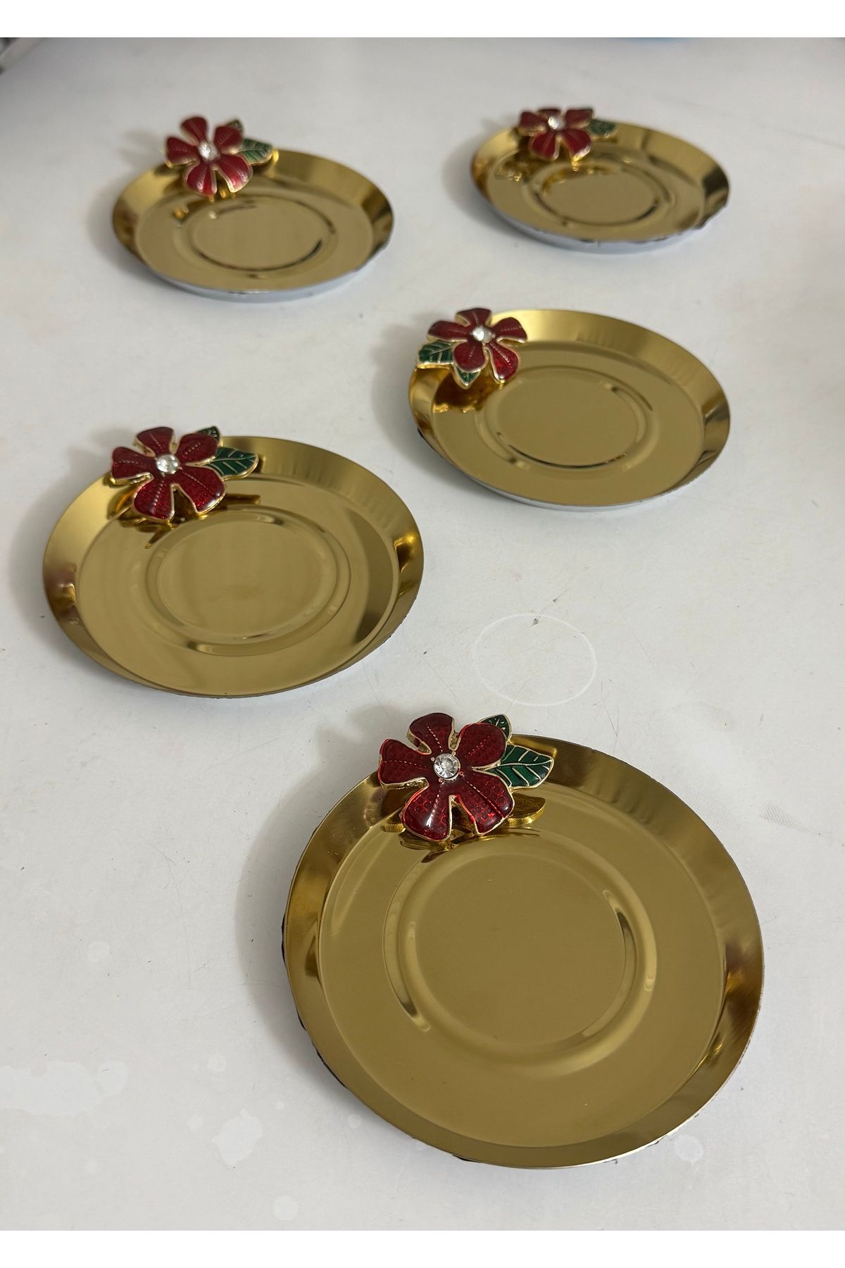 SEVA ÇELİK PASLANMAZ ÇELİK GOLD RENK 6 ADET KIRMIZI ÇİÇEKLİ ÇAY TABAĞI BARDAK ALTLIĞI