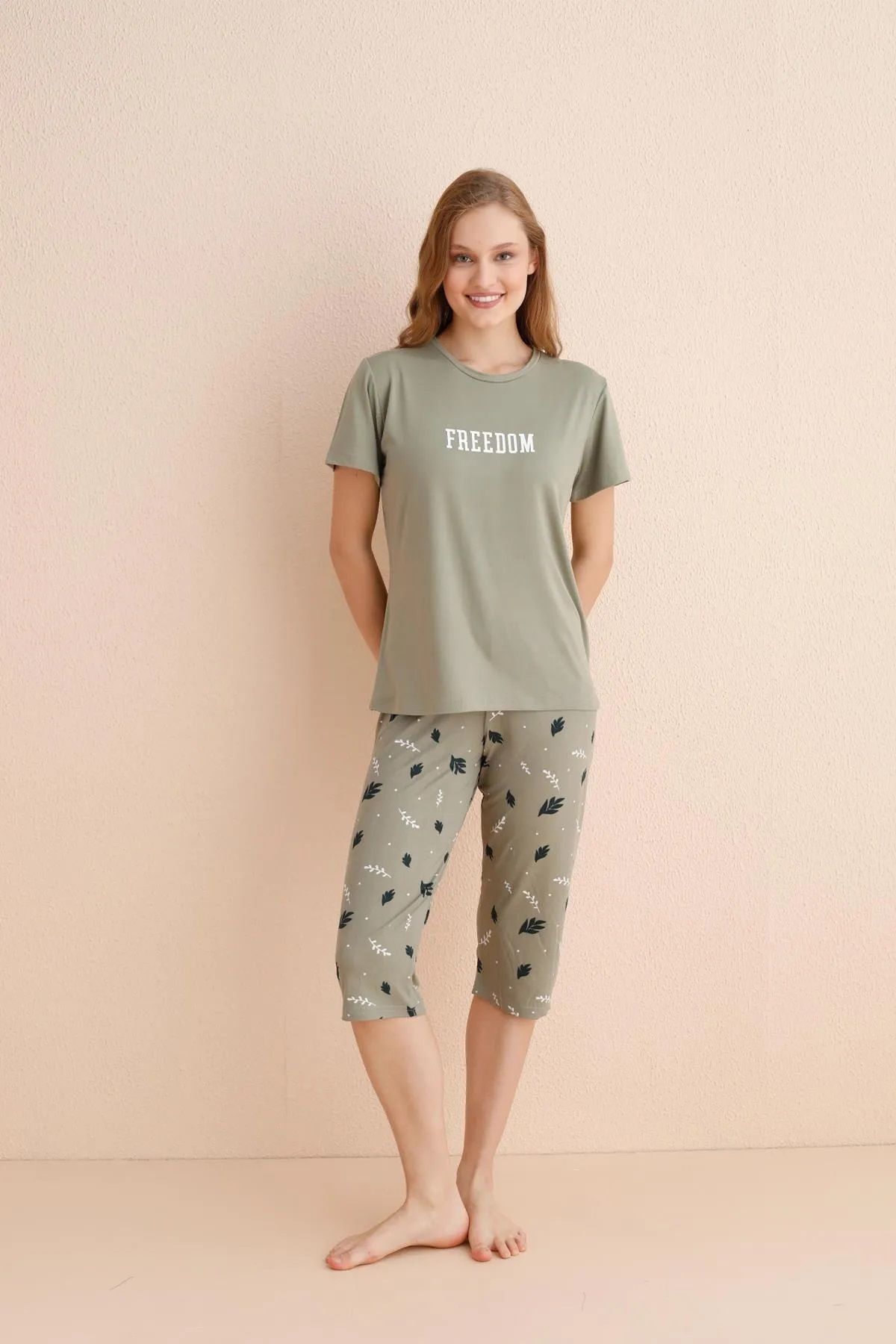 Mihra Yumuşak Dokulu Milan Kumaş Kapri Pijama Takımı