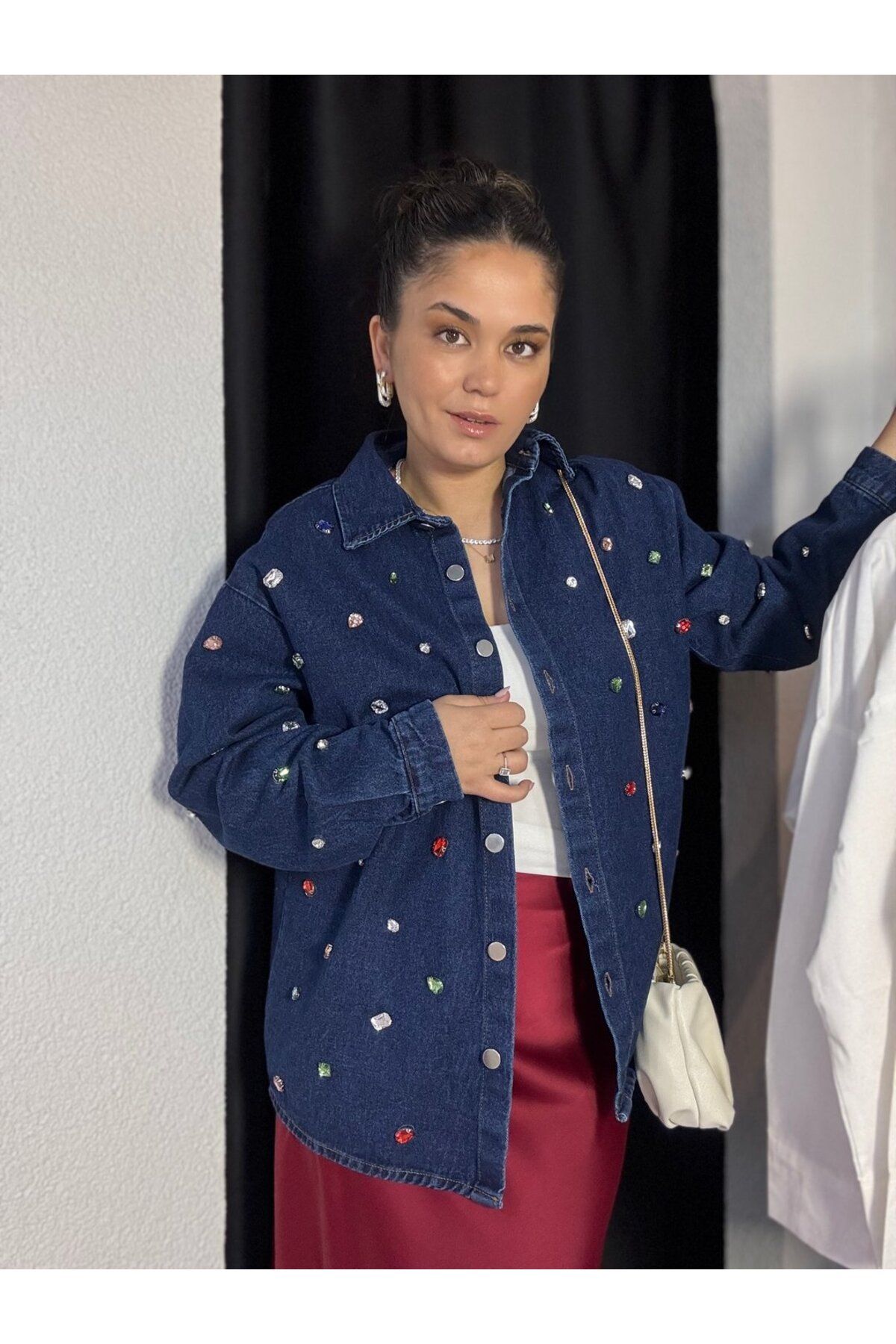BÜŞRA PERKER Taş Detaylı Kot Ceket