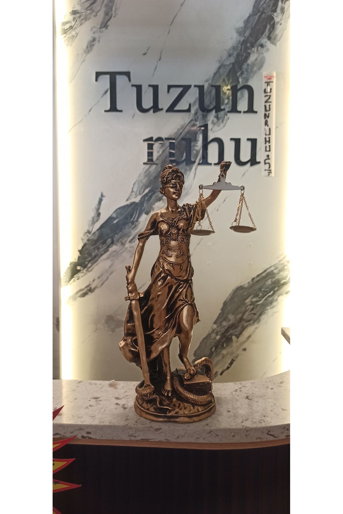 Tuzun Ruhu THEMİS ADALET TANRIÇASI BİBLOSU