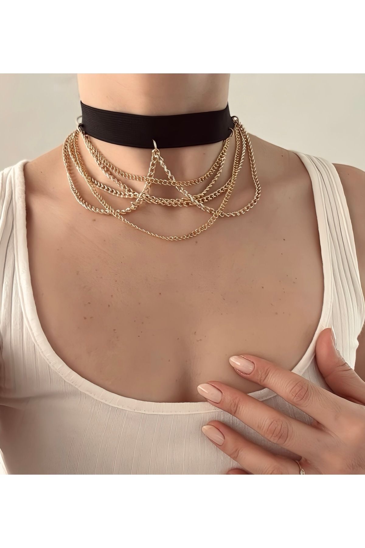 Maiden design Gold renk zincir detaylı choker kolye