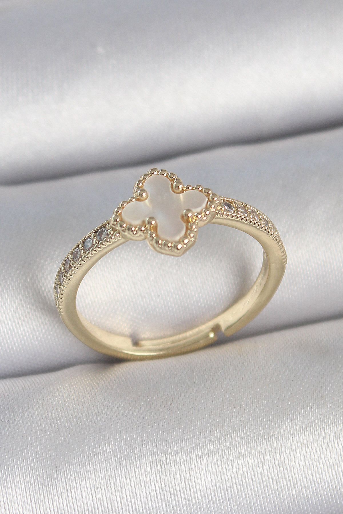 STİLLOVE Pirinç Gold Renk Zirkon Taşlı Beyaz Mineli Yonca Model Ayarlanabilir Kadın Yüzük SL11514